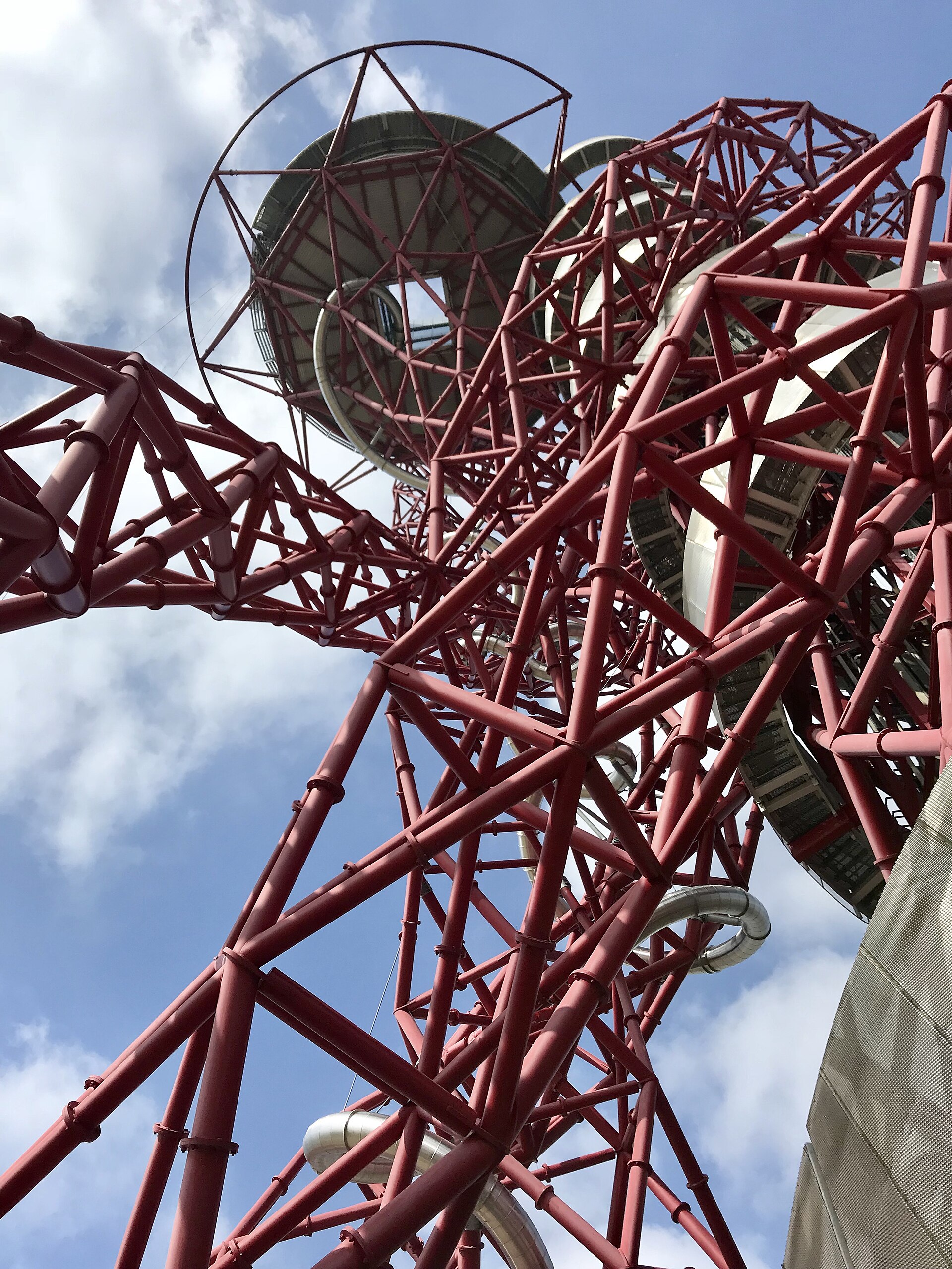 ArcelorMittal Orbit, the lattice from below (2012)