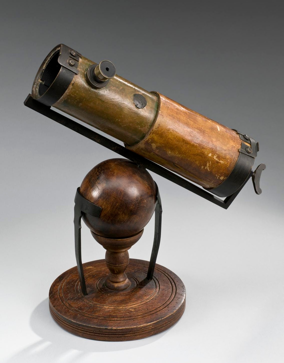 Replica of Newton's reflecting telescope of 1668