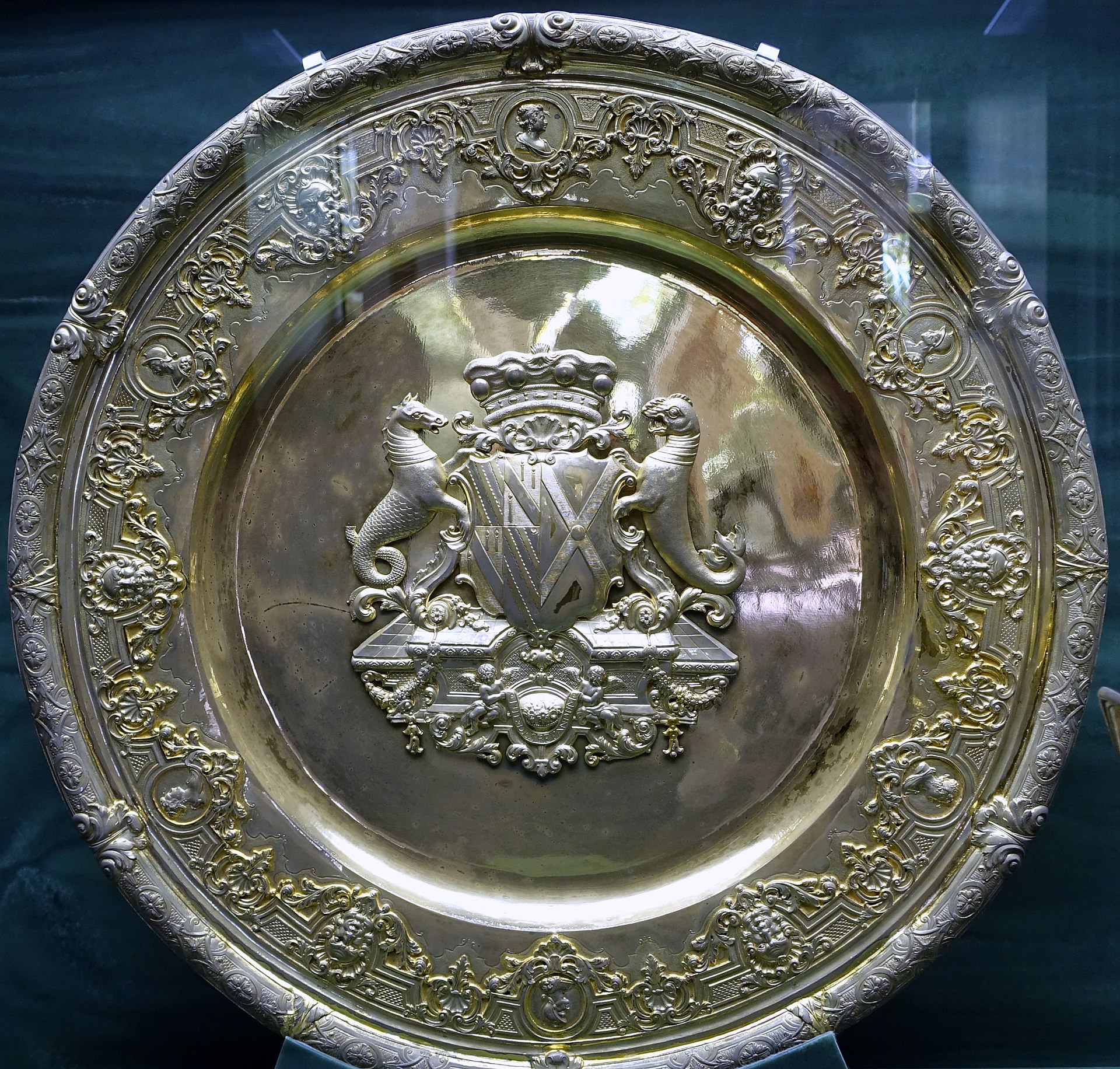 The dish to the Anson ewer