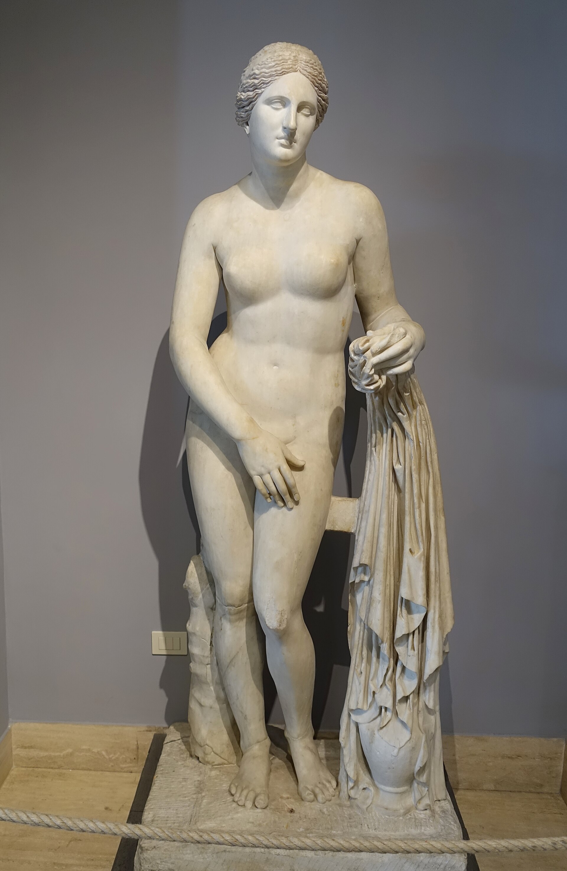 Aphrodite of Knidos, the Colonna type