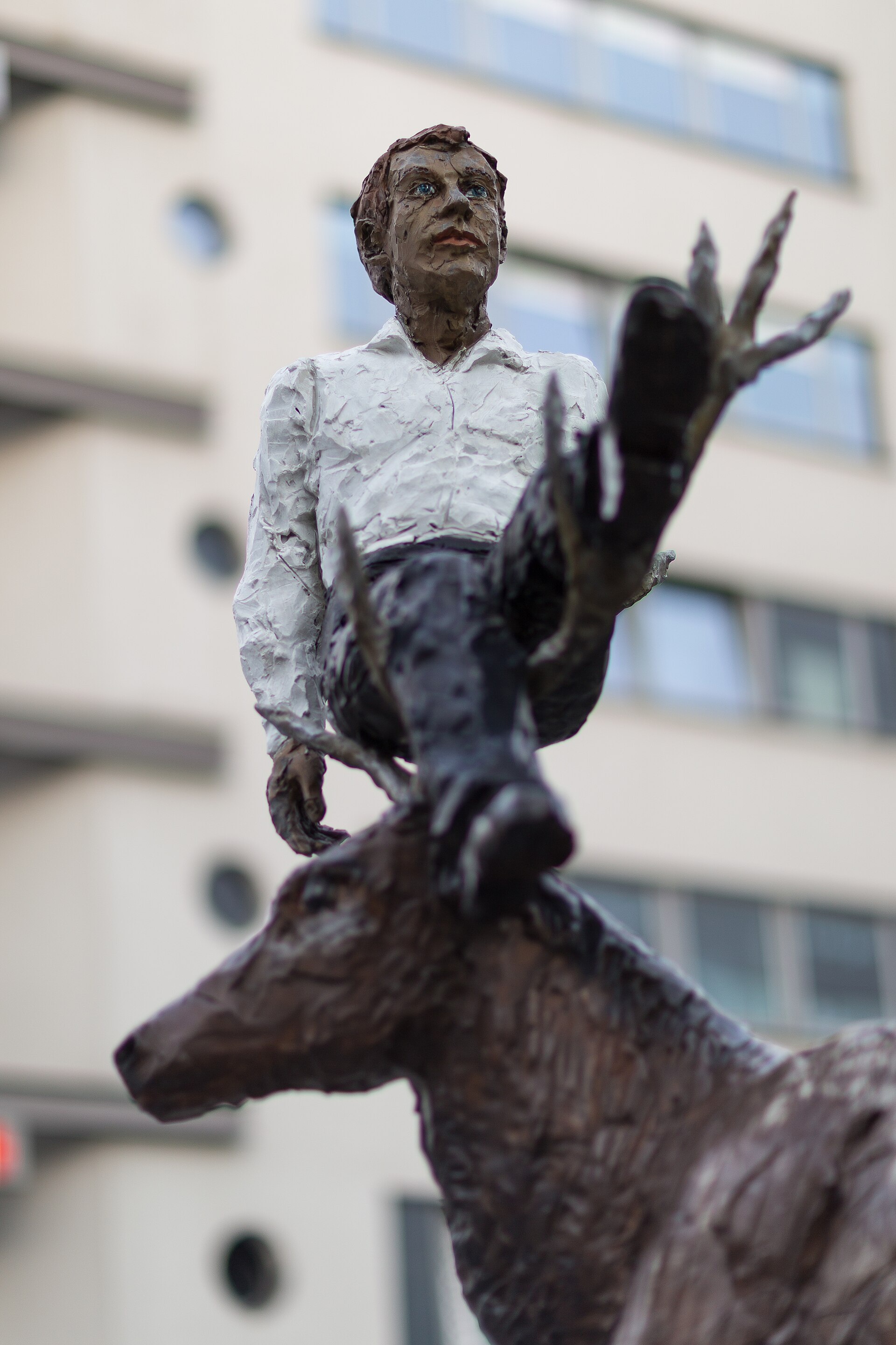 Mann mit Hirsch, Hannover, 2001-2002