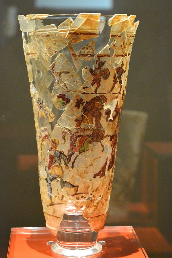 Goblet depicting battle scenes, Begram Room 10