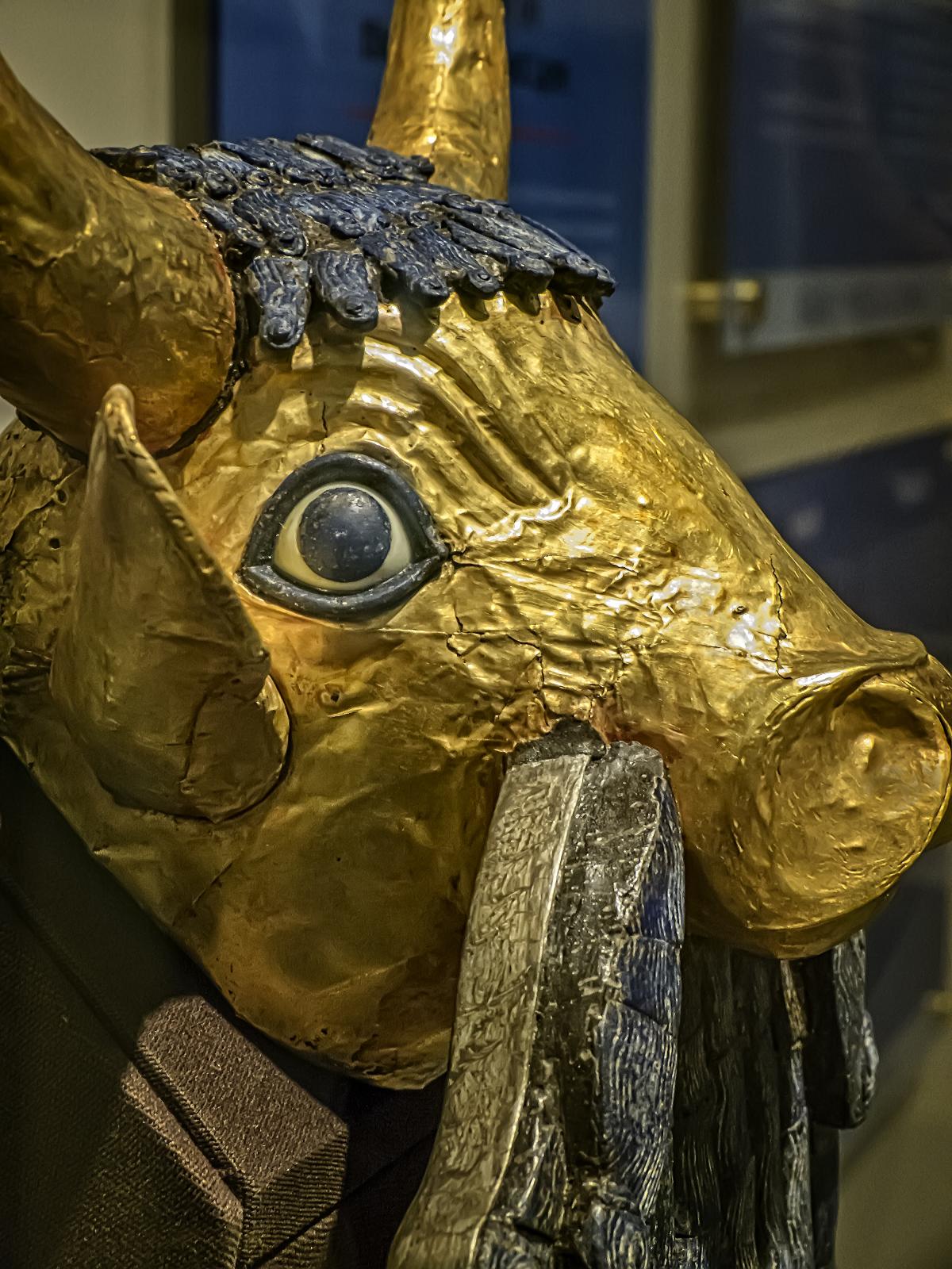 Bull-Headed Lyre of Ur, angled view