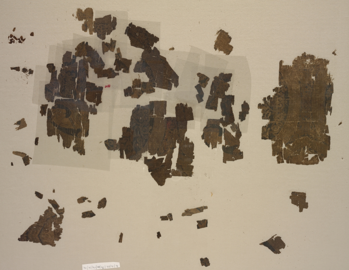 Fragments with winged lions in roundels (the control)