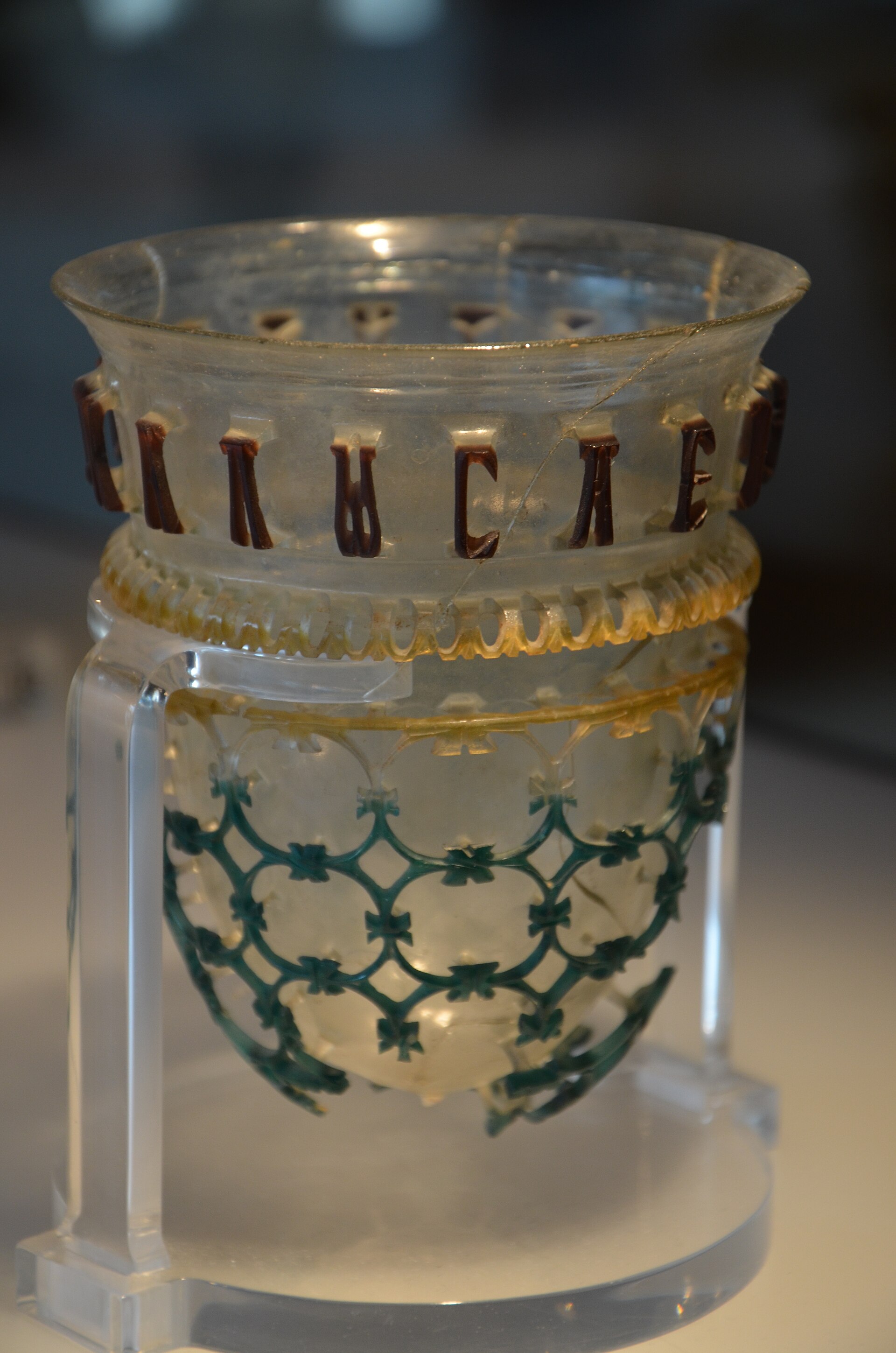 Diatretbecher by Unknown late Roman glass workshop (diatretarius, hand and location undocumented)