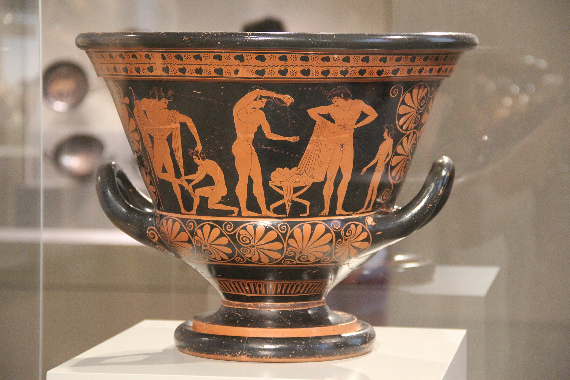 Calyx-krater with athletes, Antikensammlung Berlin 2180