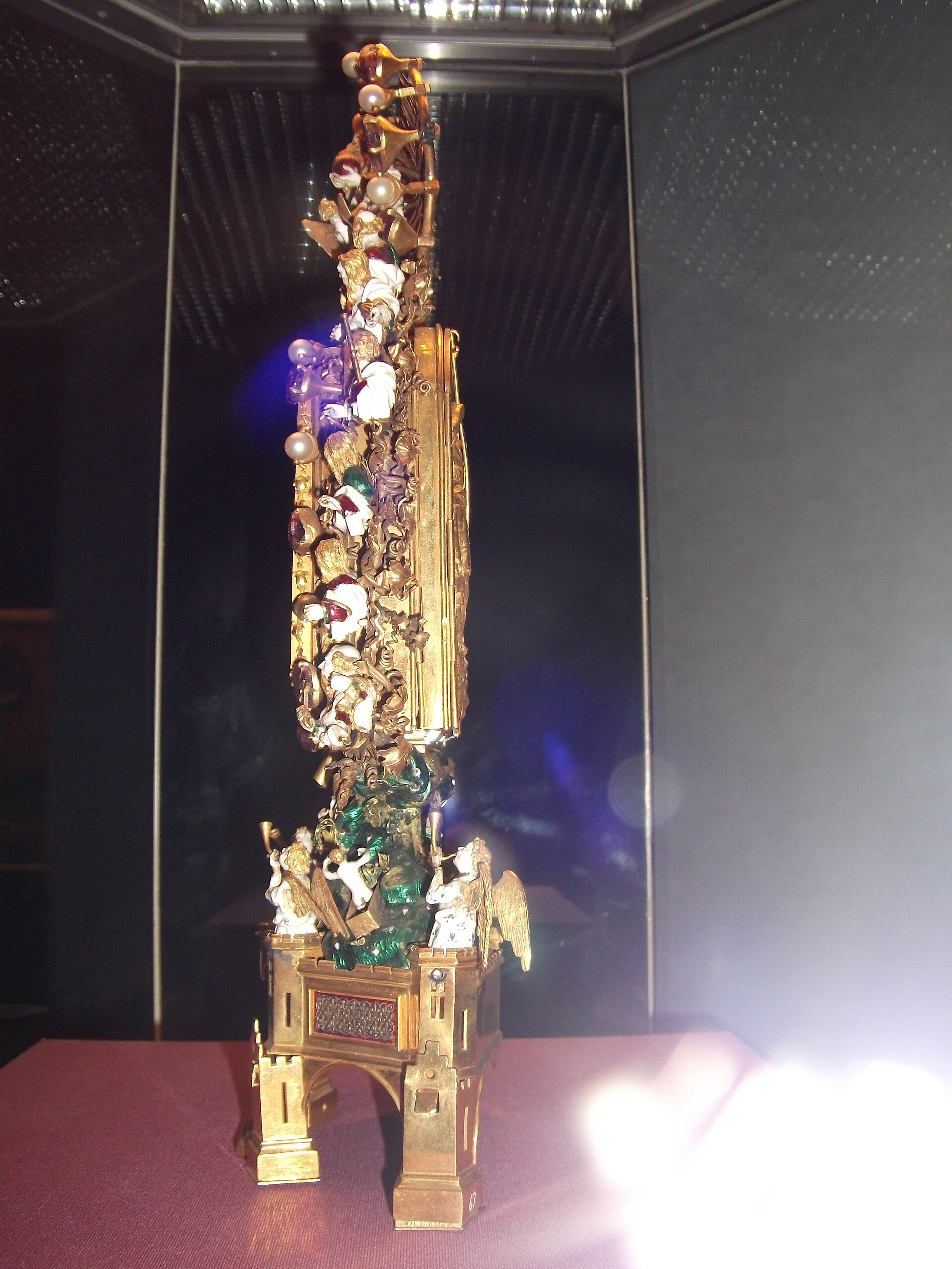The Holy Thorn Reliquary, side view