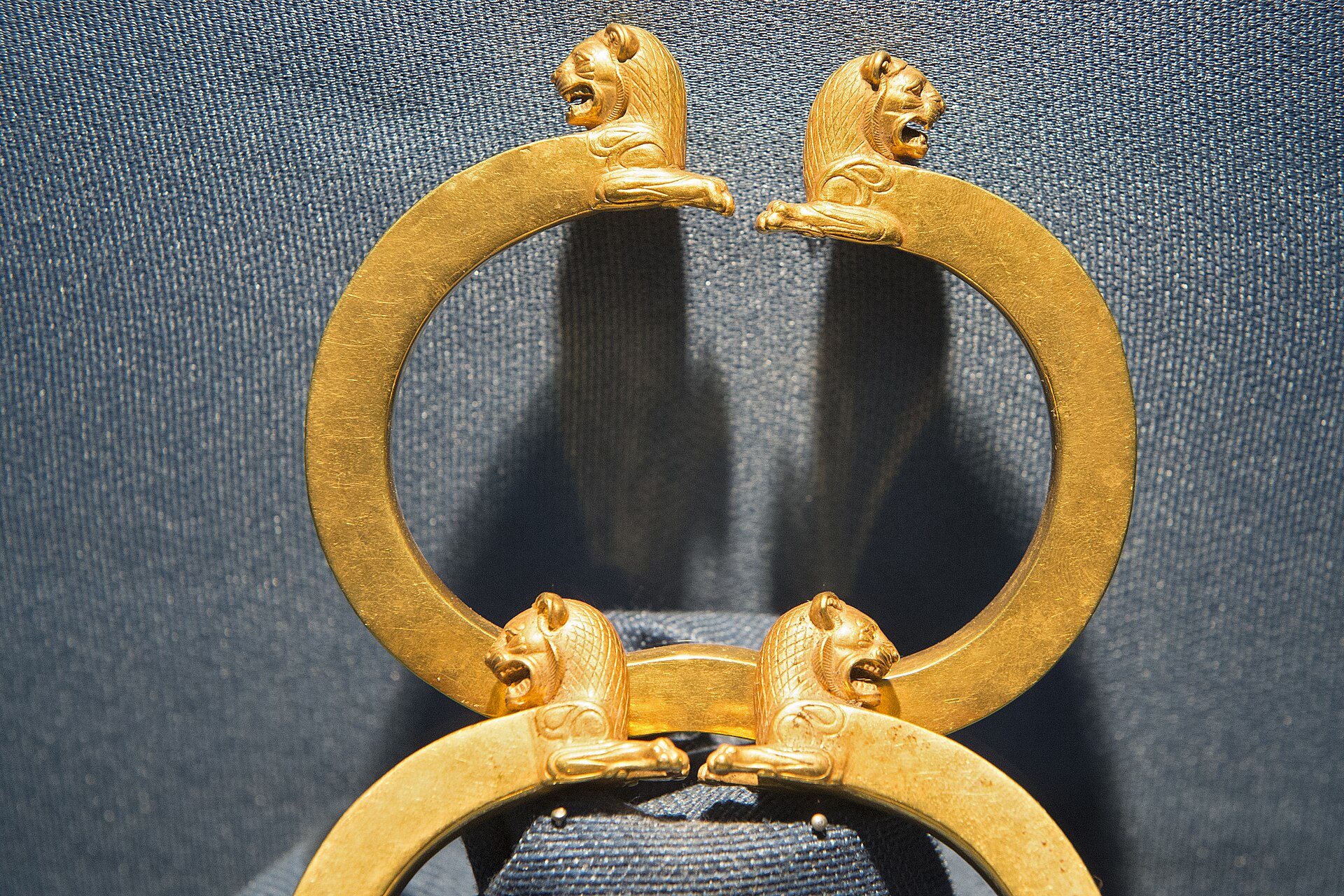 Gold bracelet, Lydian Hoard
