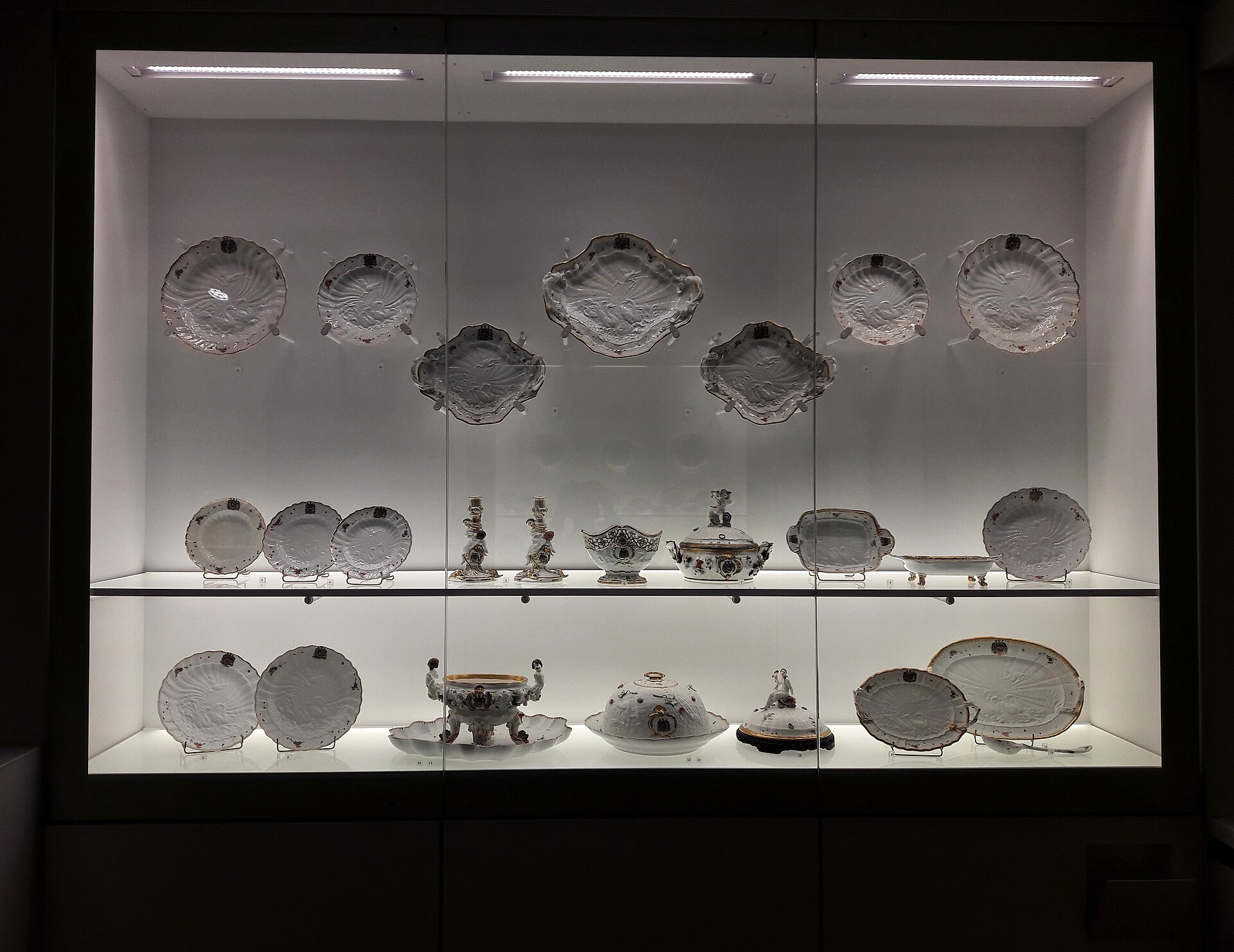 Swan Service pieces, National Museum in Warsaw