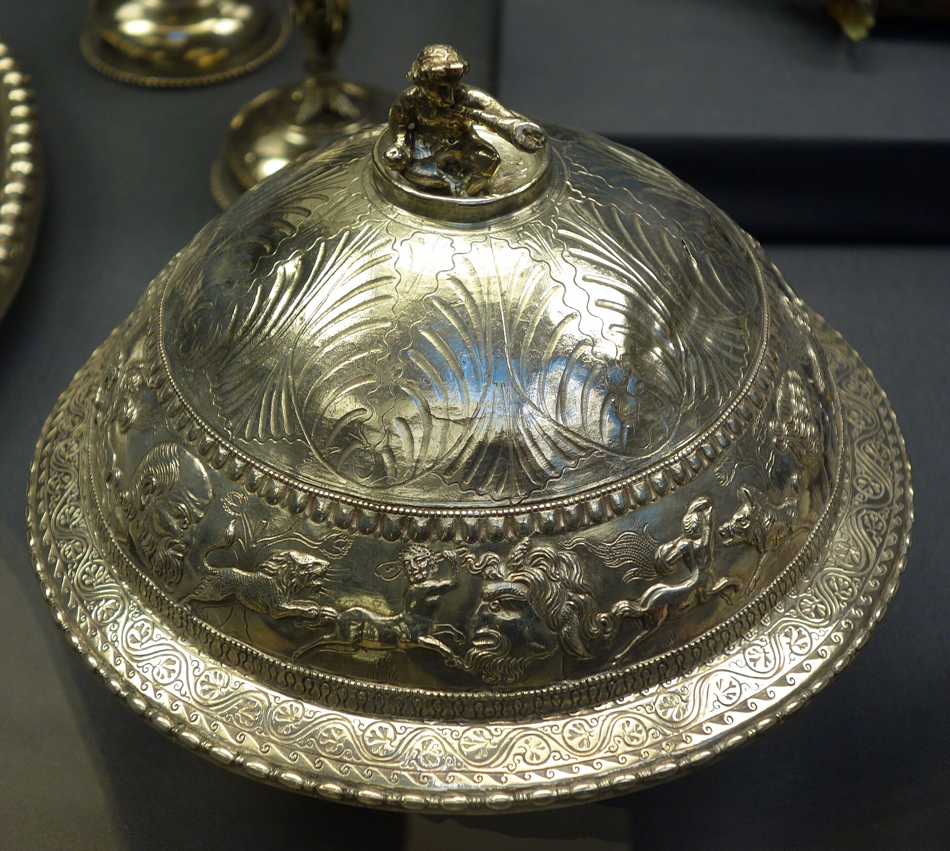Flanged bowl and cover, Mildenhall Treasure