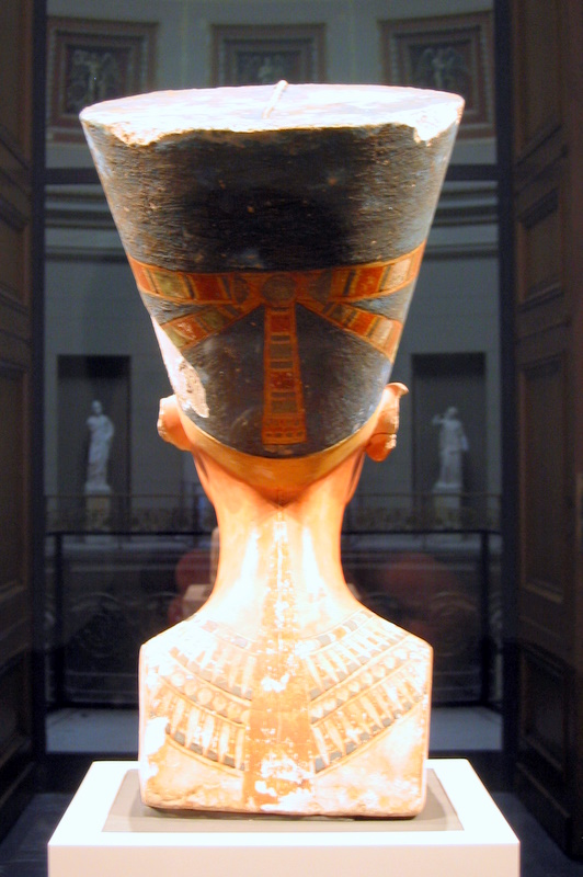 Bust of Nefertiti, rear view