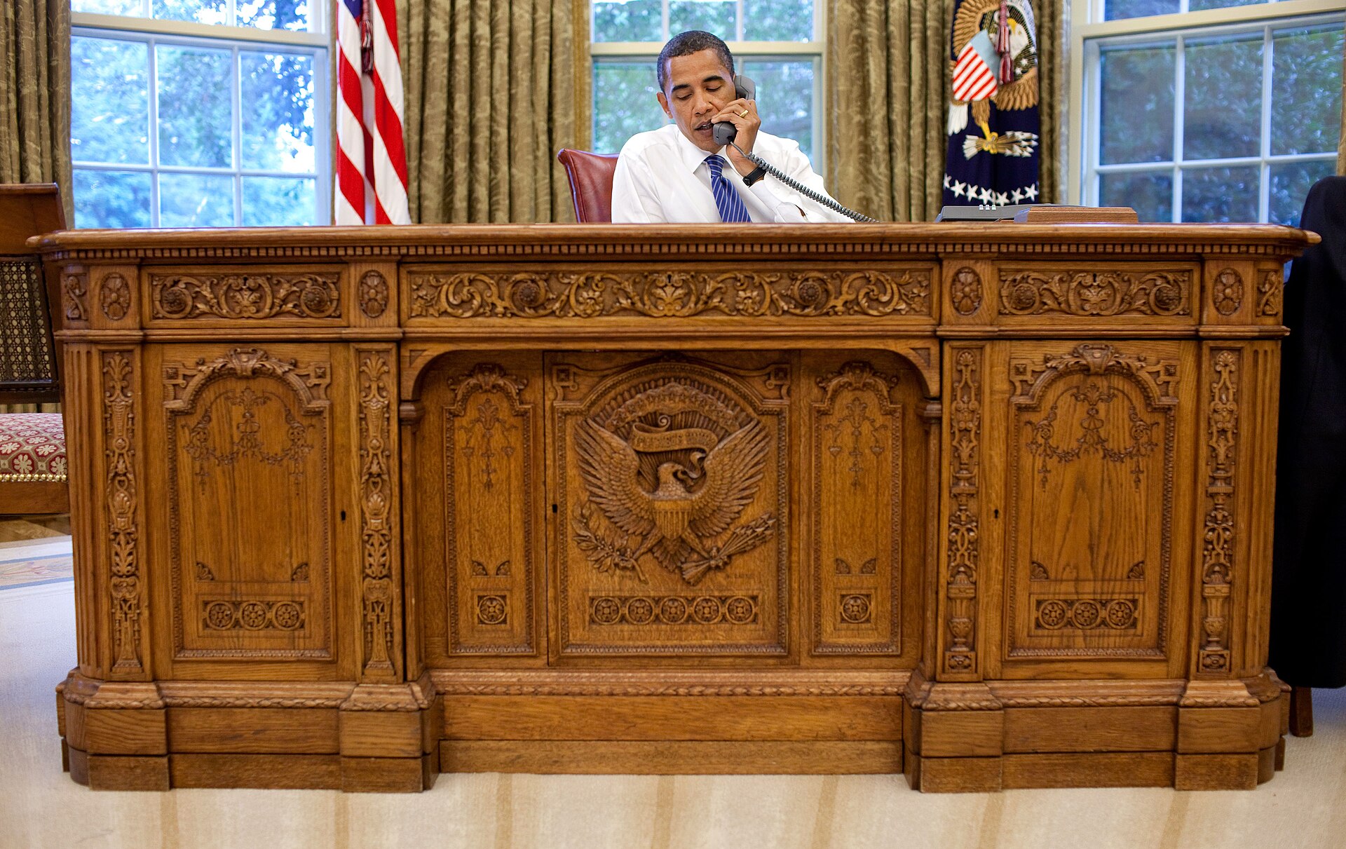 Barack Obama at the desk, 2009