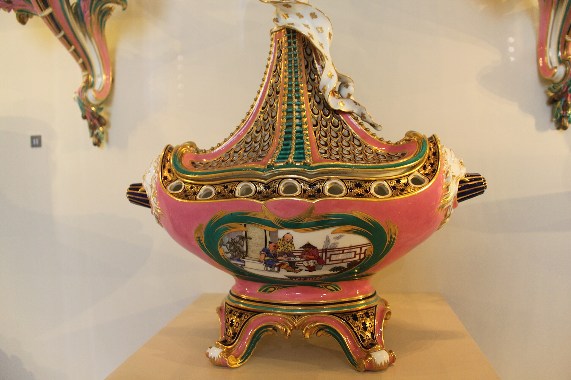 Pot-pourri a vaisseau, third size (Louvre)