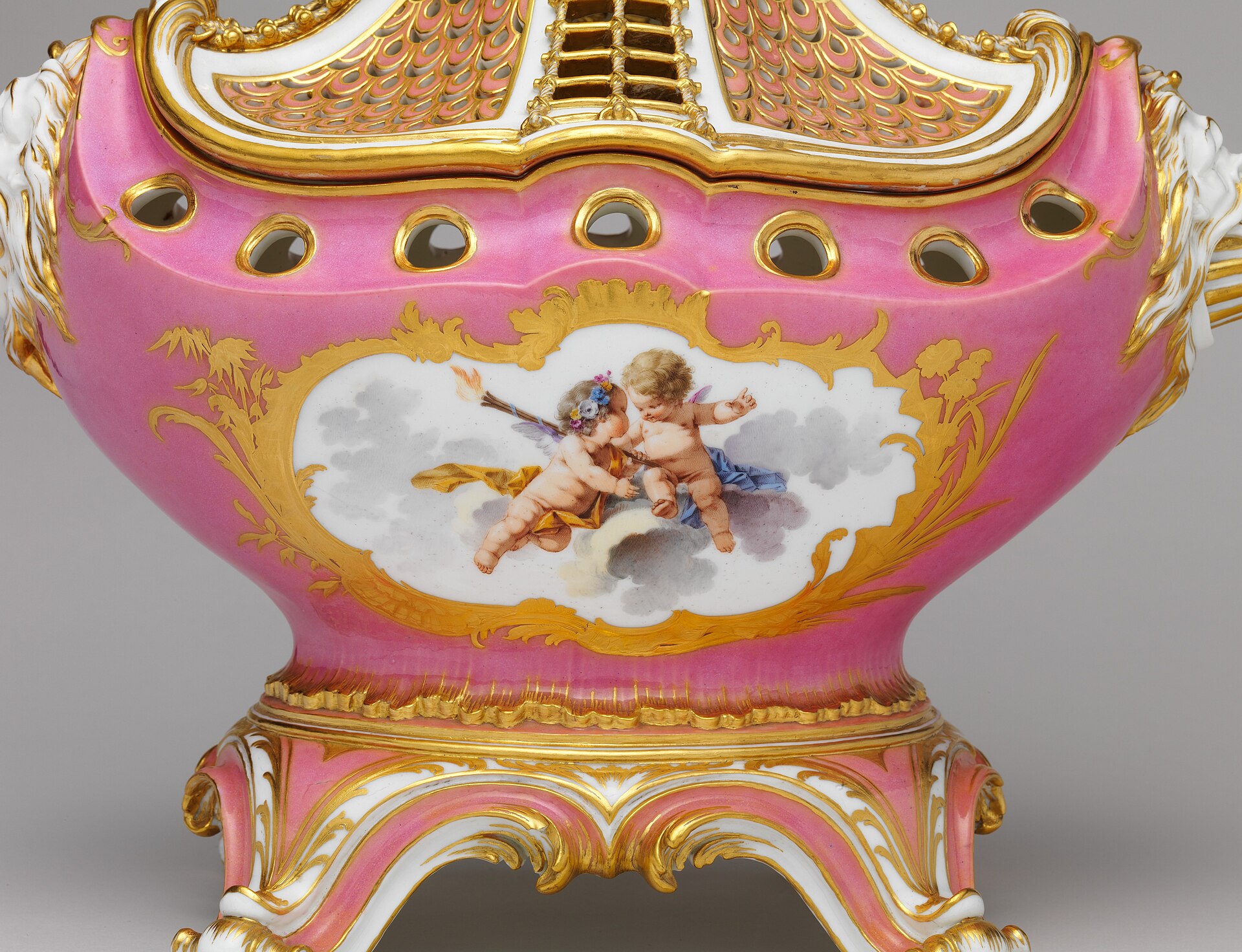 Potpourri vase (pot-pourri a vaisseau) (Metropolitan Museum)