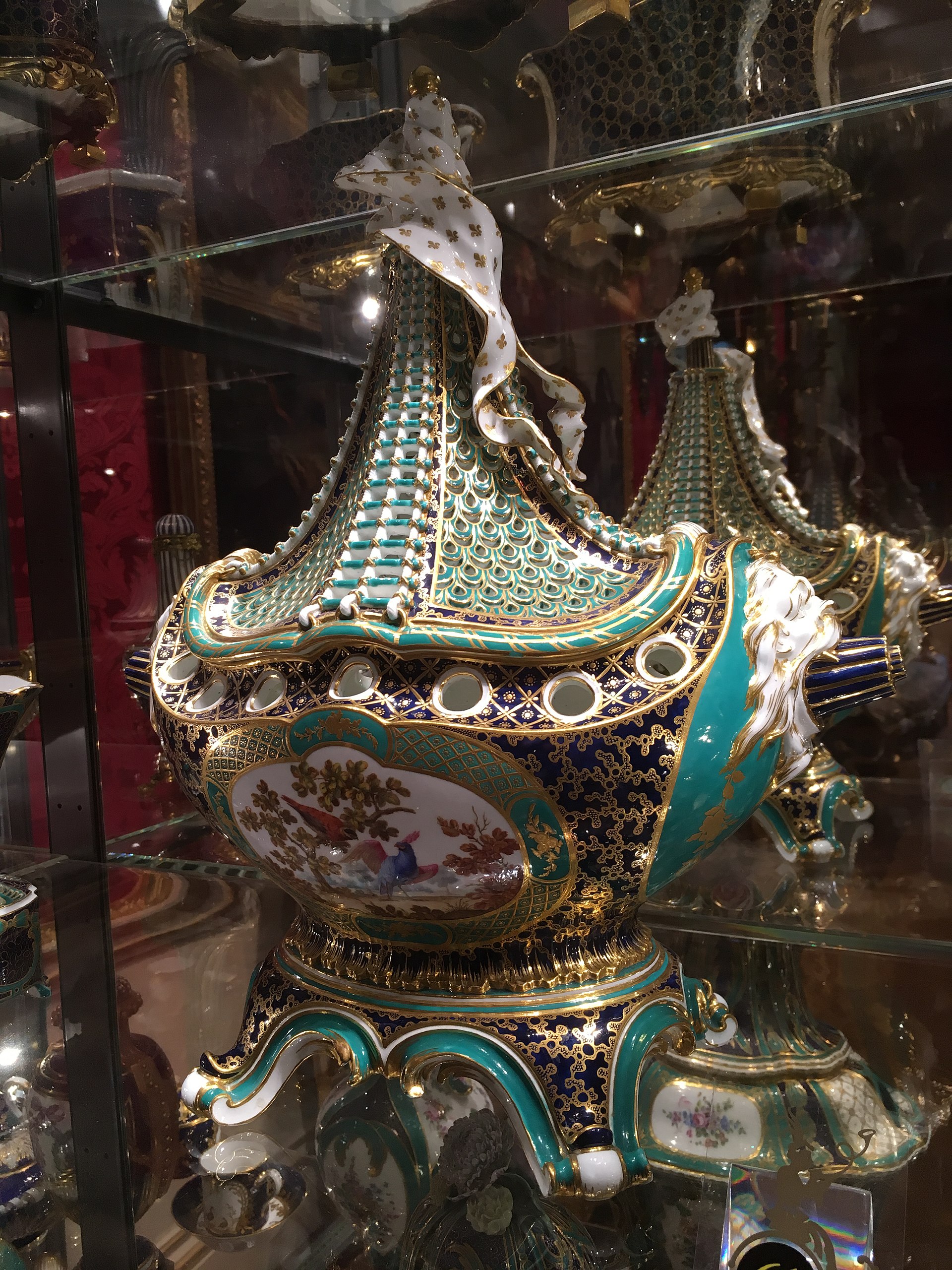 Pot-pourri a vaisseau, first size (Wallace Collection)