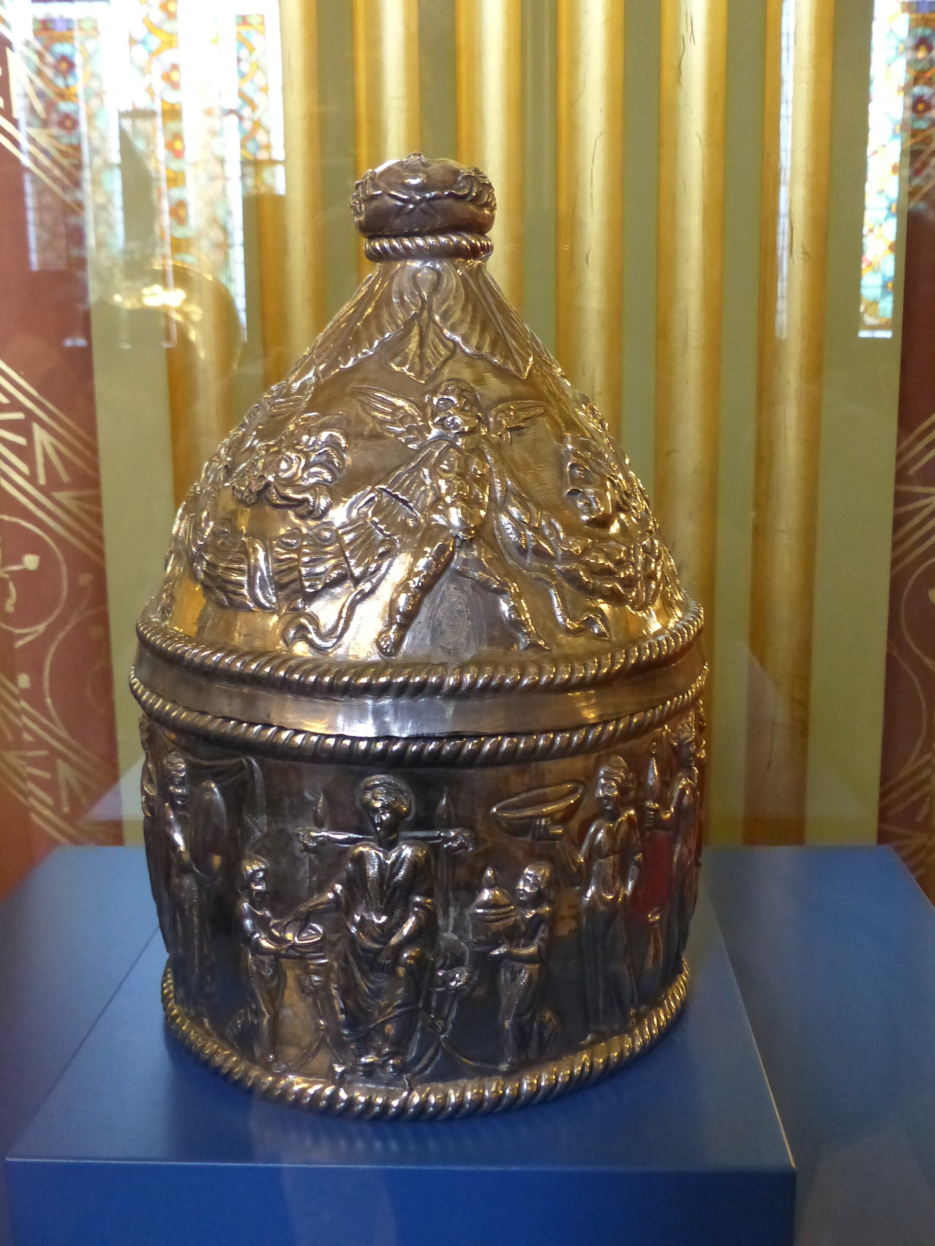 The perfume casket