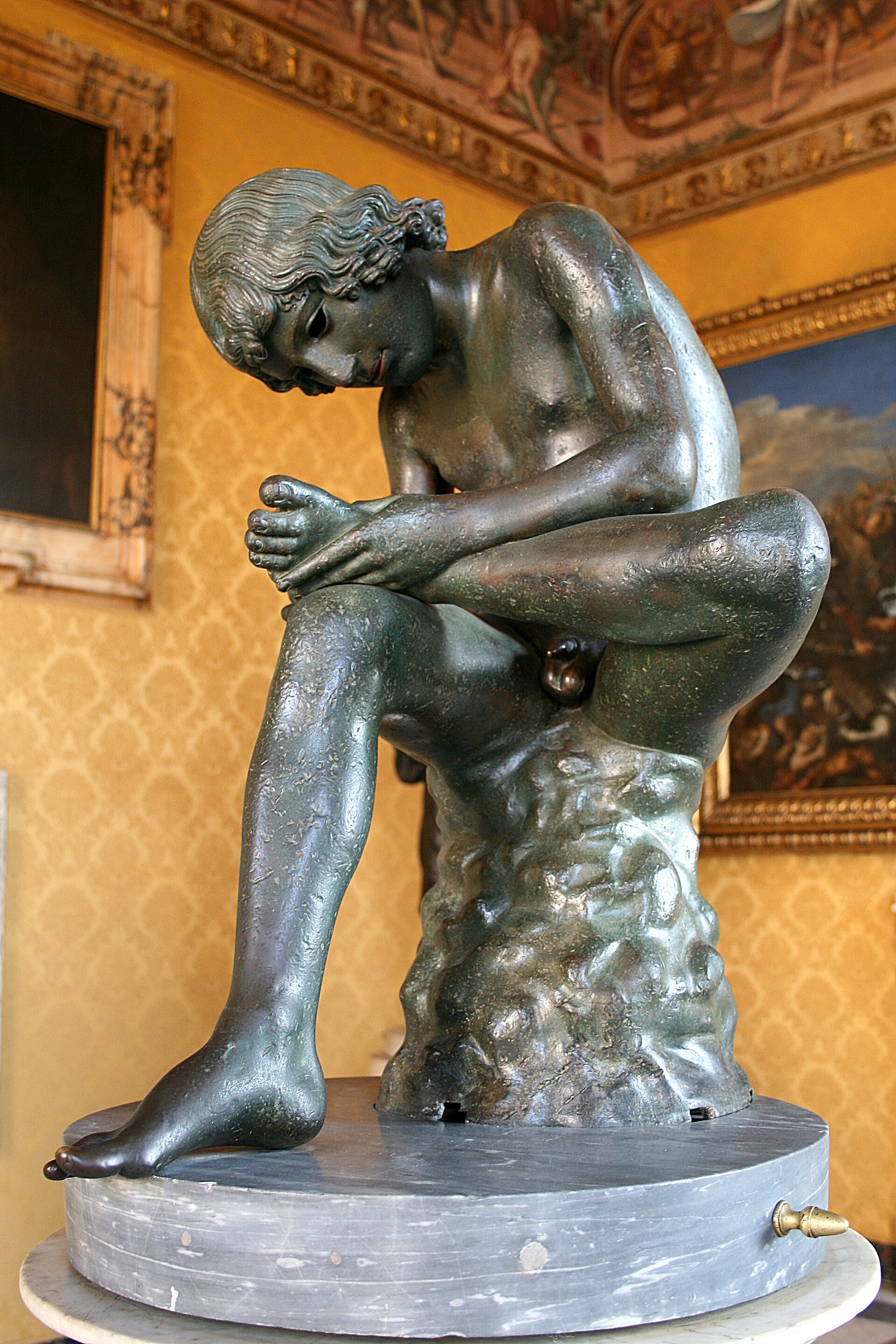 Spinario, detail