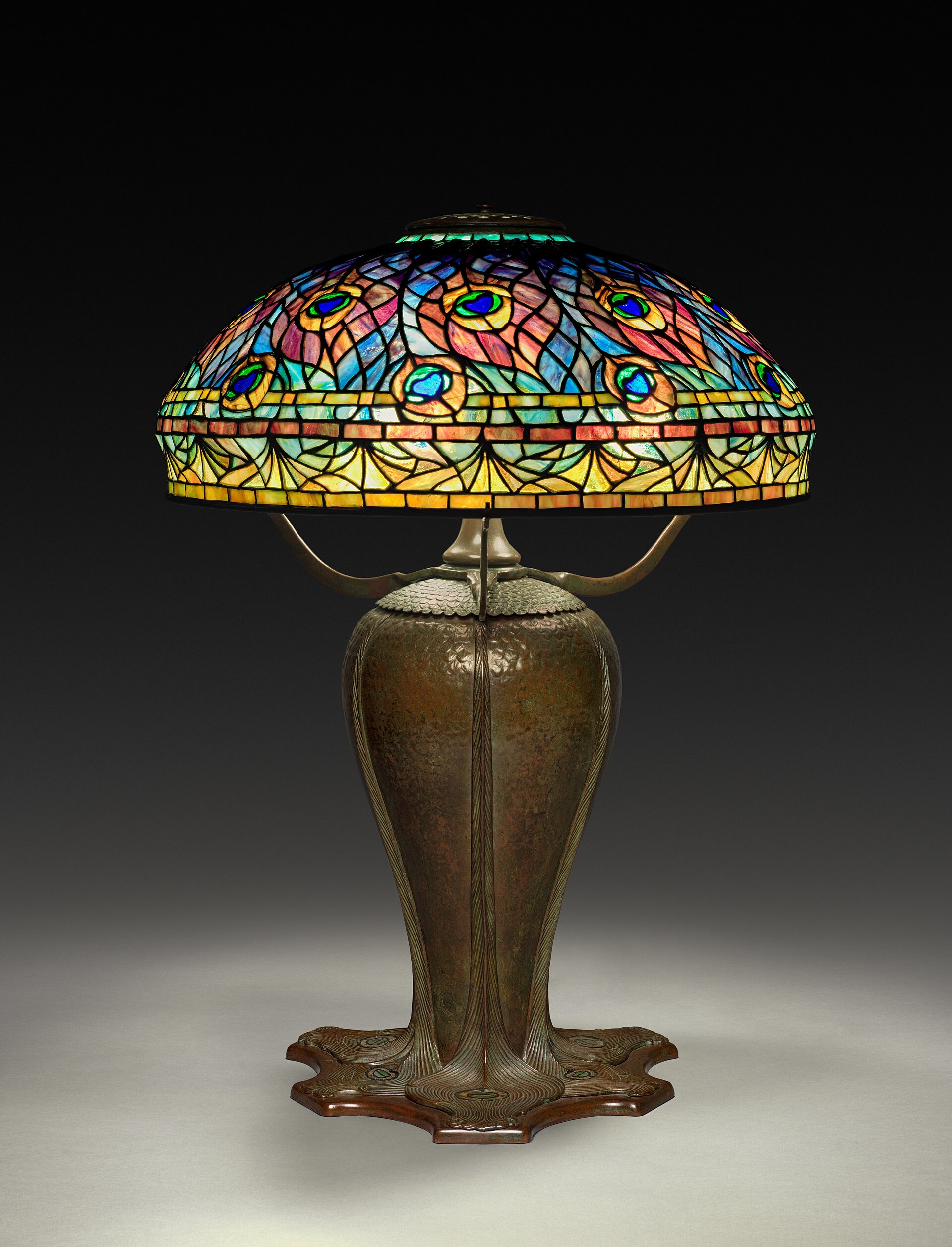 Peacock table lamp
