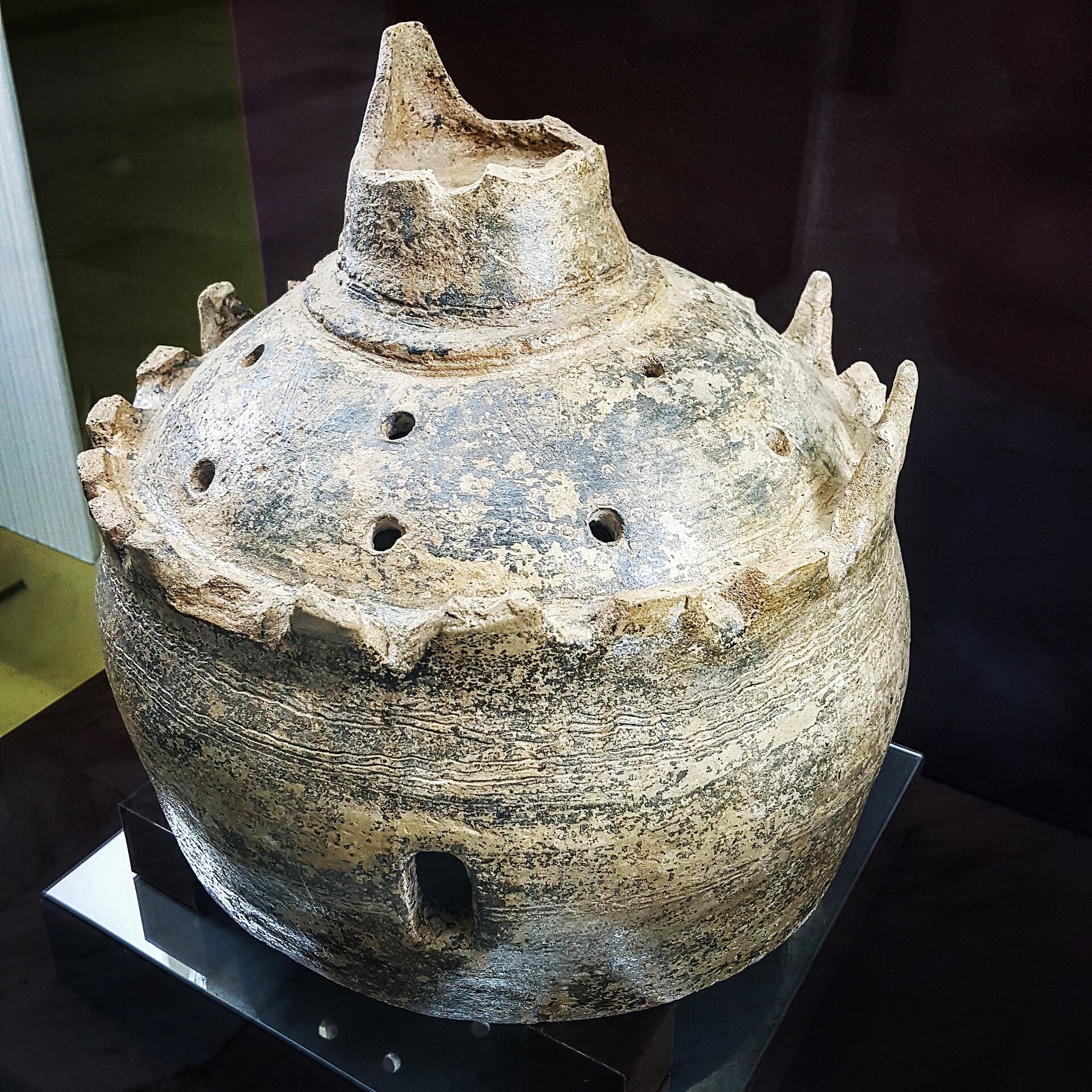 Iron Age pot from Bidaa Bint Saud