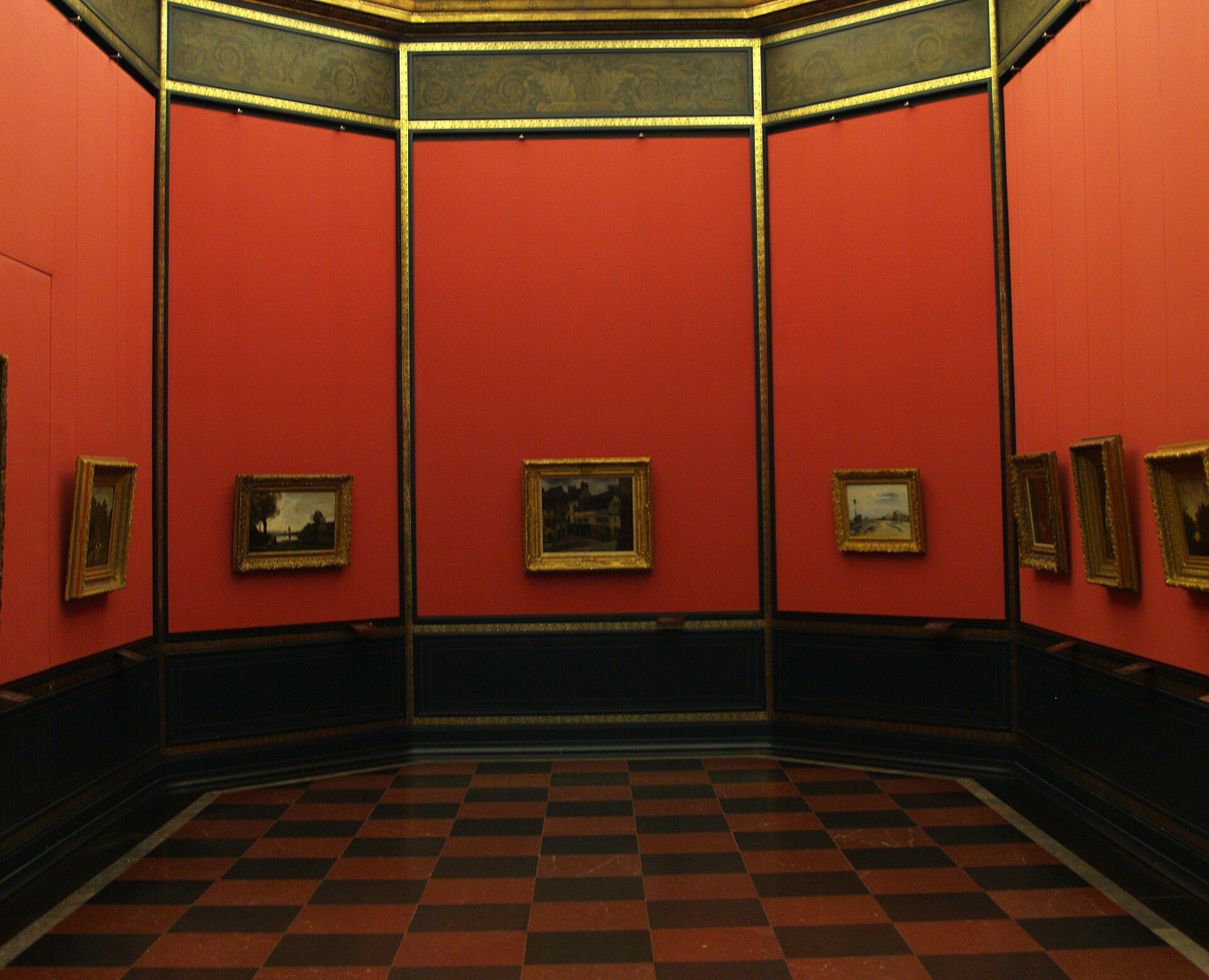 An octagonal gallery room