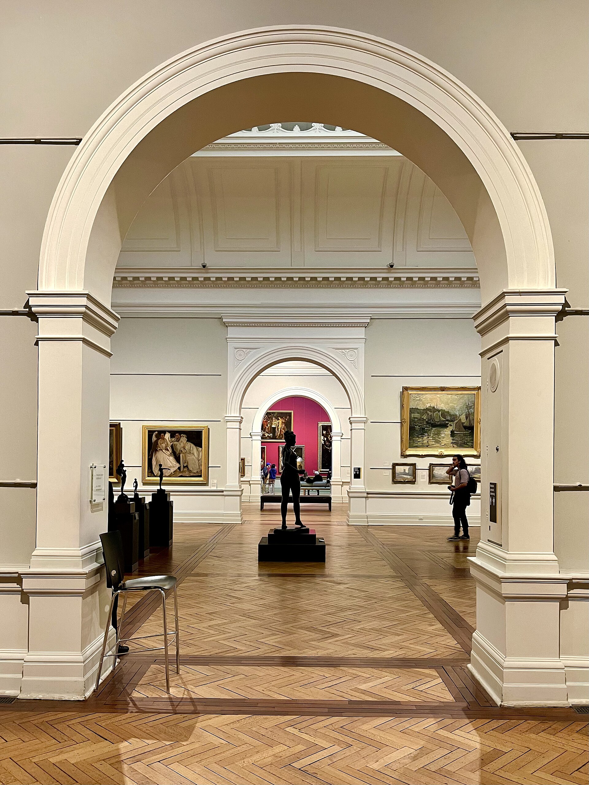 Long skylit gallery, Naala Nura