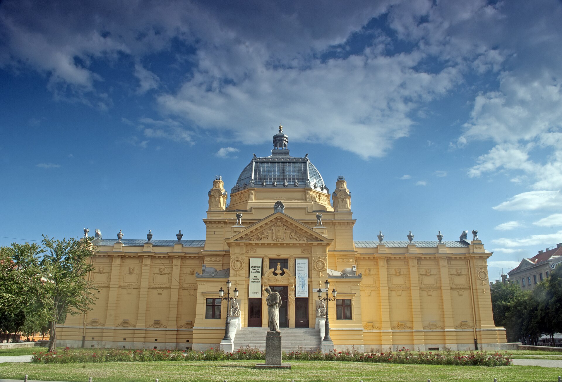 The Art Pavilion, Trg kralja Tomislava