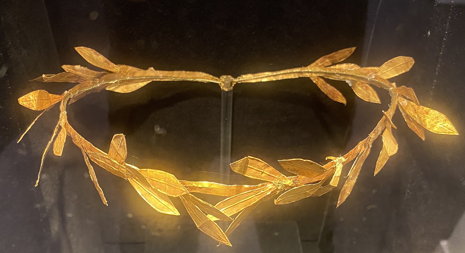 Gold wreath of olive leaves, Anatolia, 3rd century BC, Hellenistic period