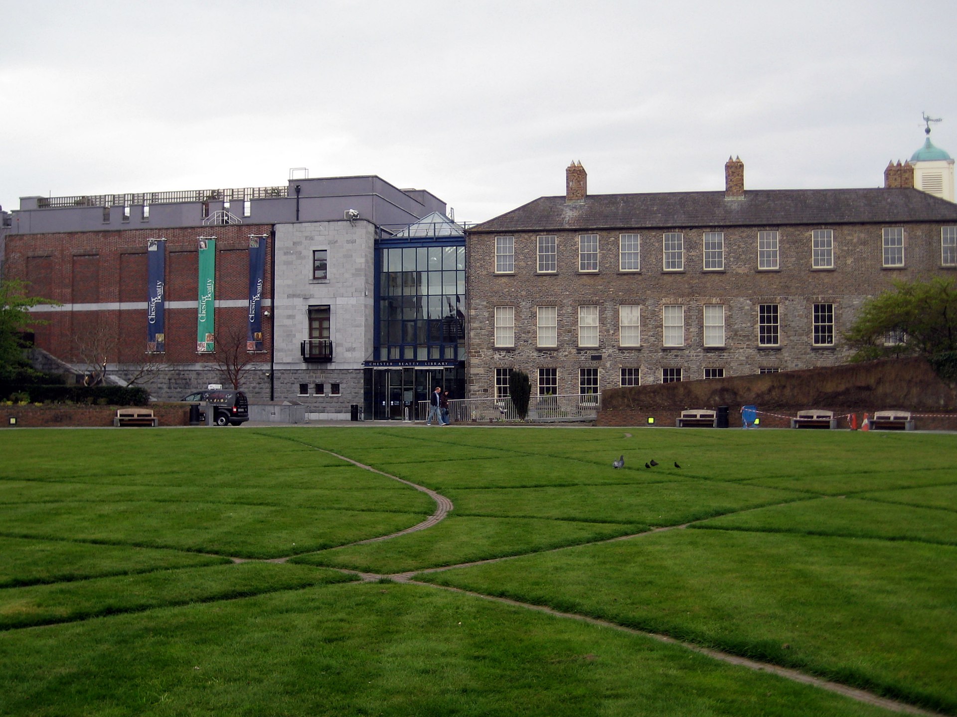 The museum seen across the Dubhlinn Gardens lawn
