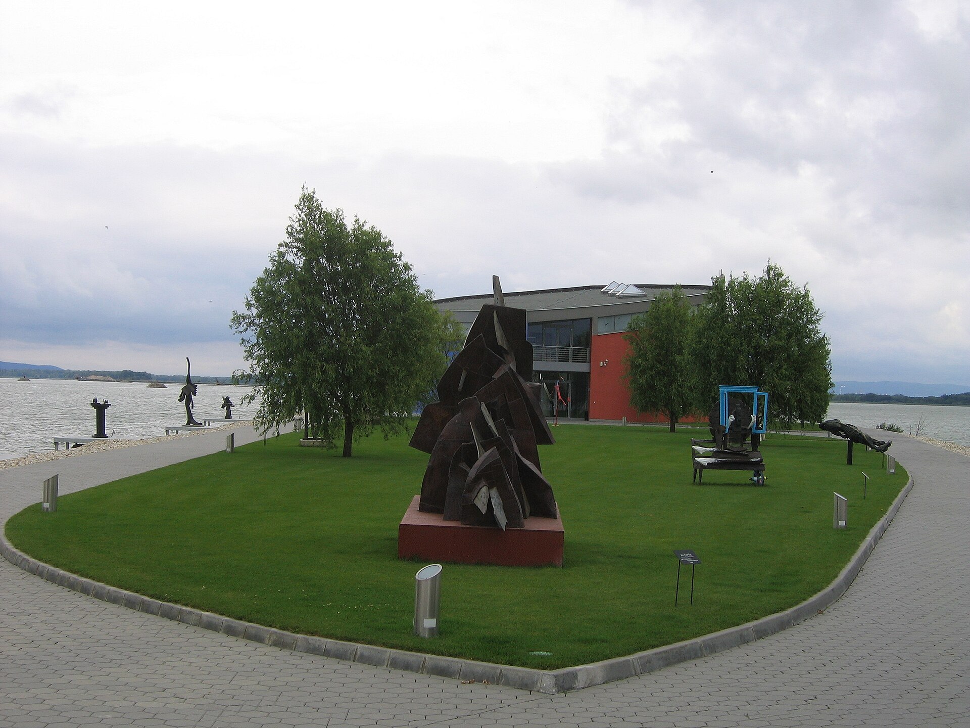 Danubiana Meulensteen Art Museum, waterside view