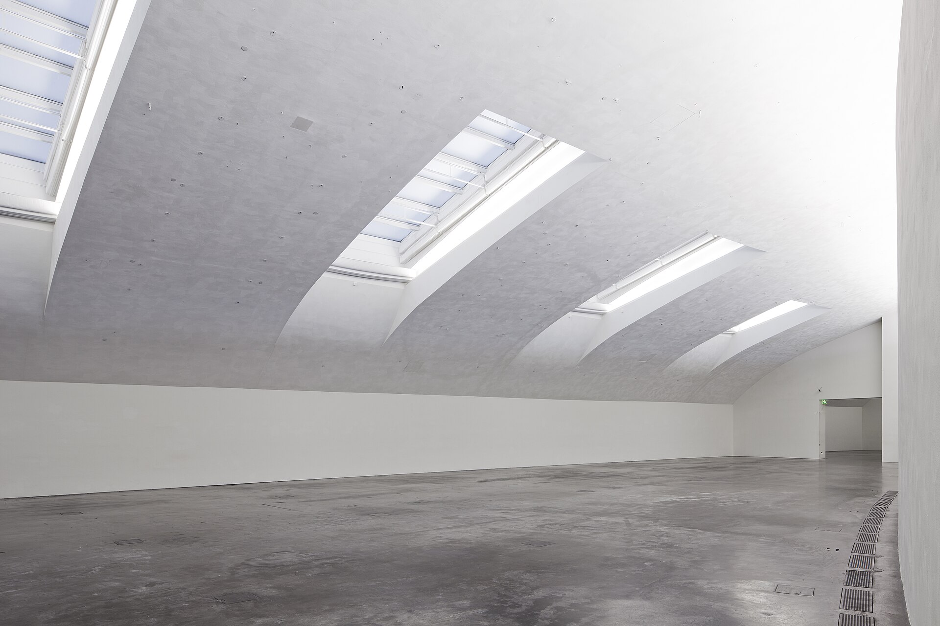 The curved skylit ceiling of Kiasma's fifth-floor hall