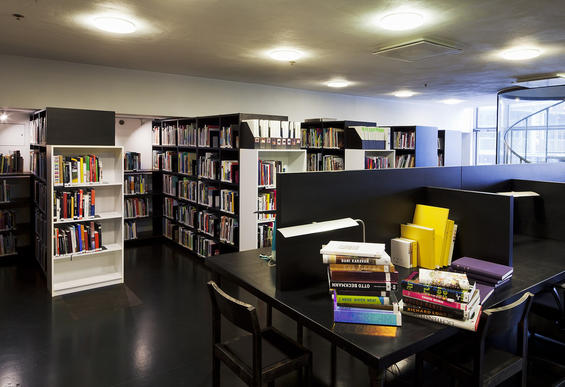 Bookshelves and a reading table in Kiasma's library
