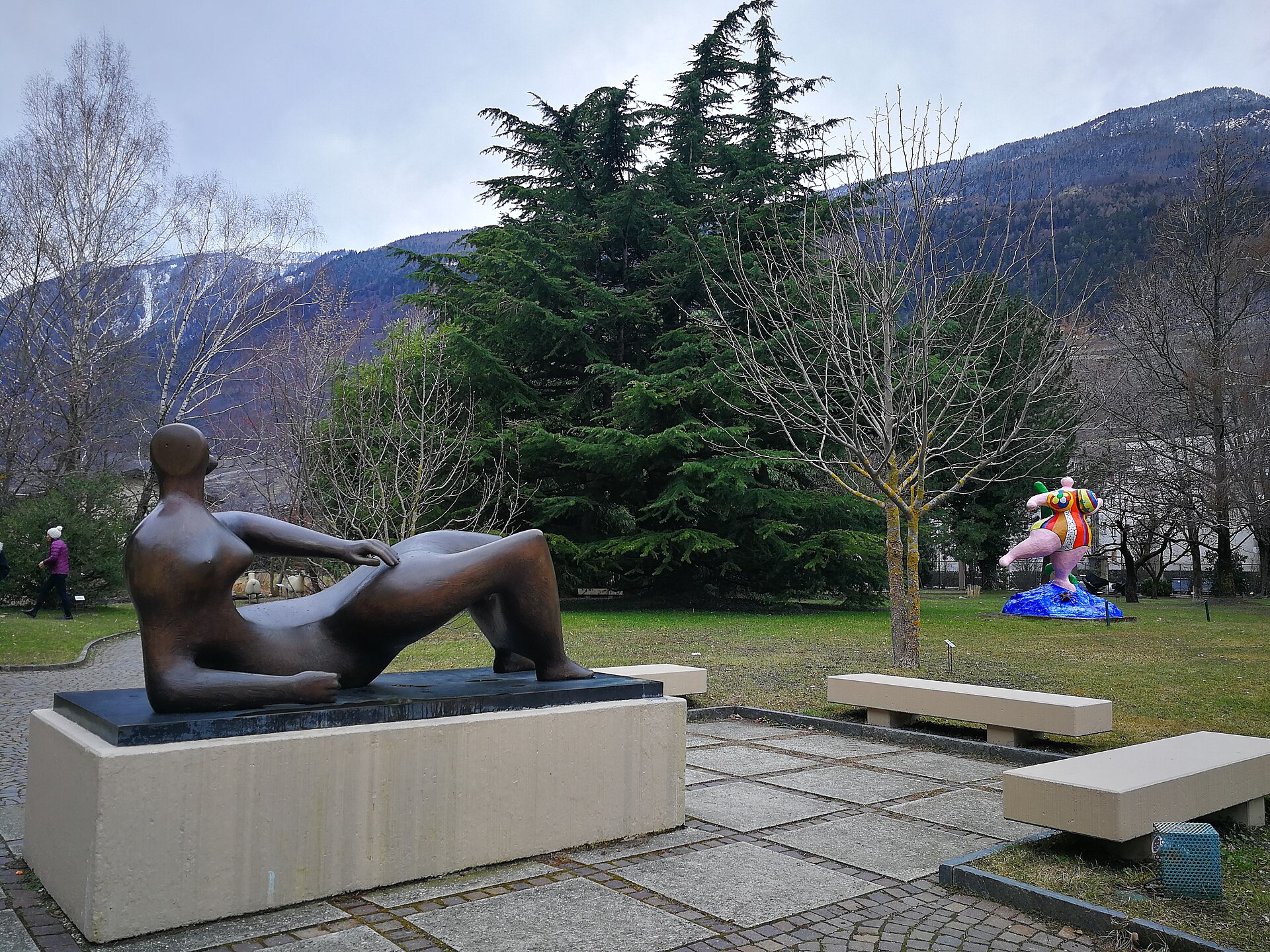 Henry Moore, Reclining Figure, 1982