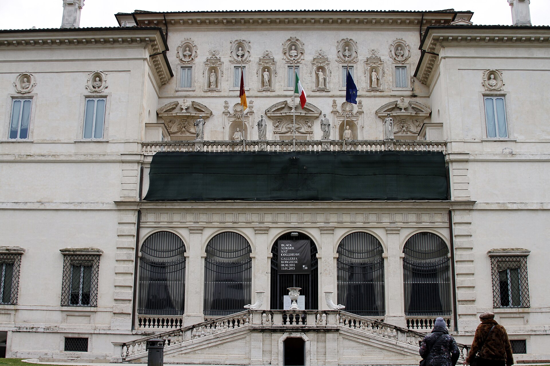 The entrance facade, closer