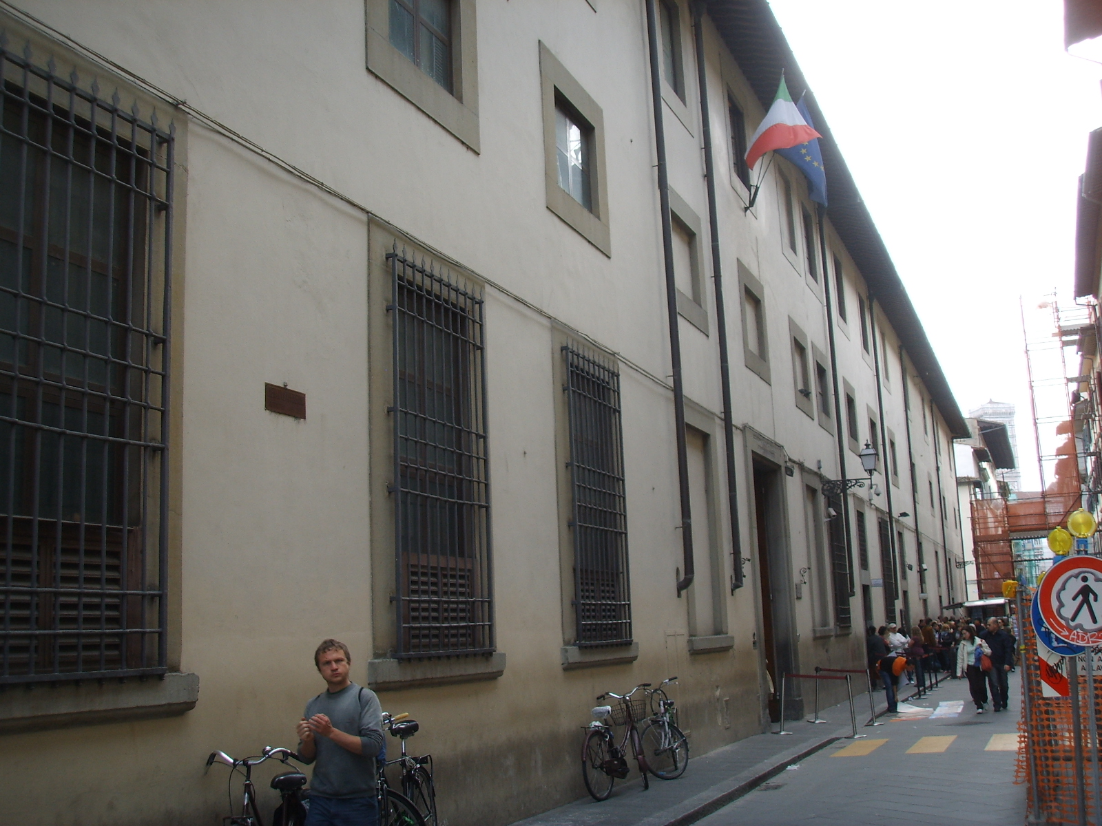 The facade along Via Ricasoli