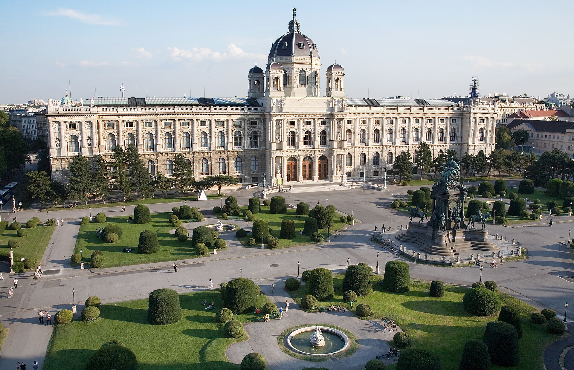 Maria-Theresien-Platz and the museum