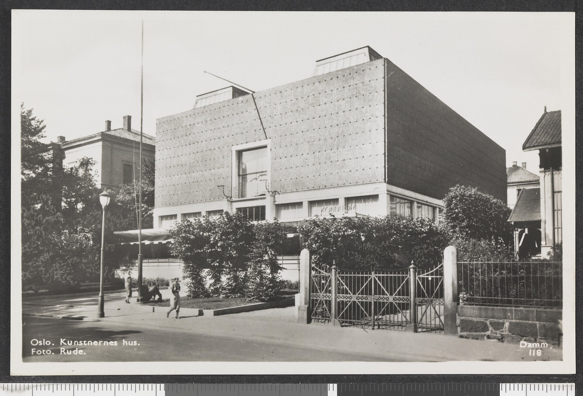 Kunstnernes Hus shortly after it opened