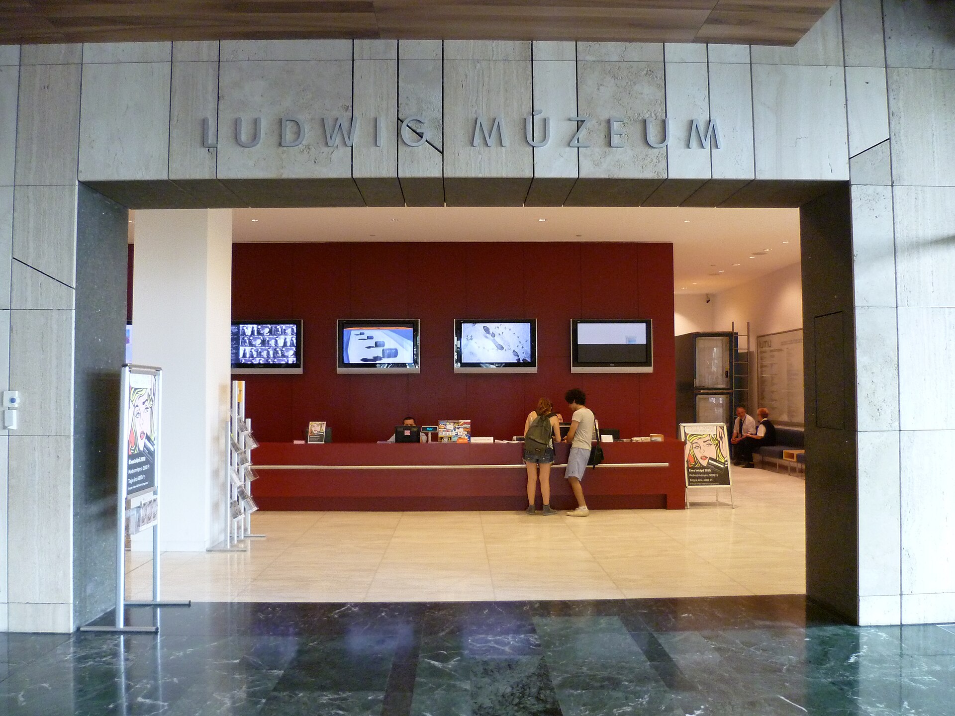The interior entrance arch