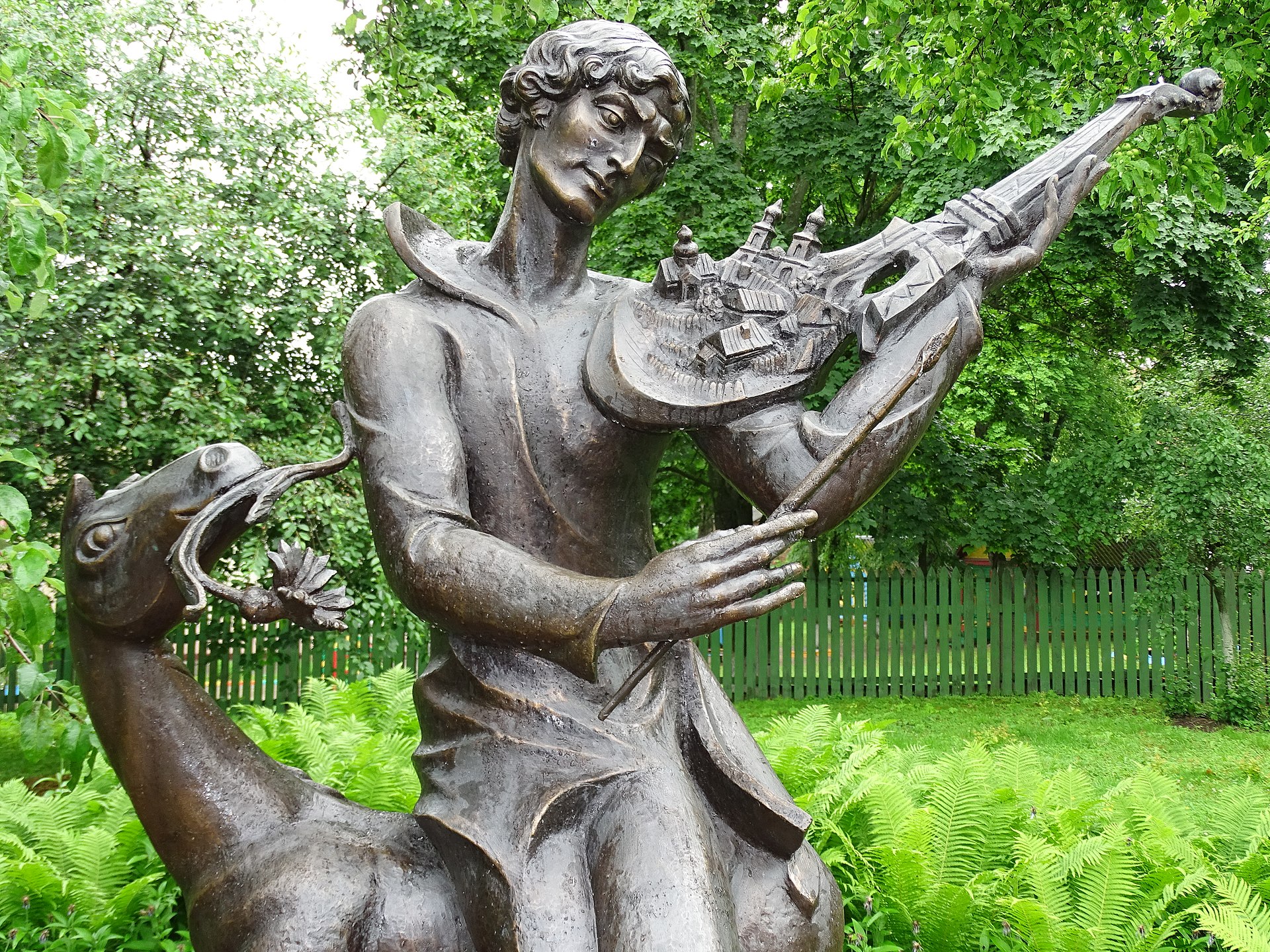 Sculpture of Chagall outside the House-Museum
