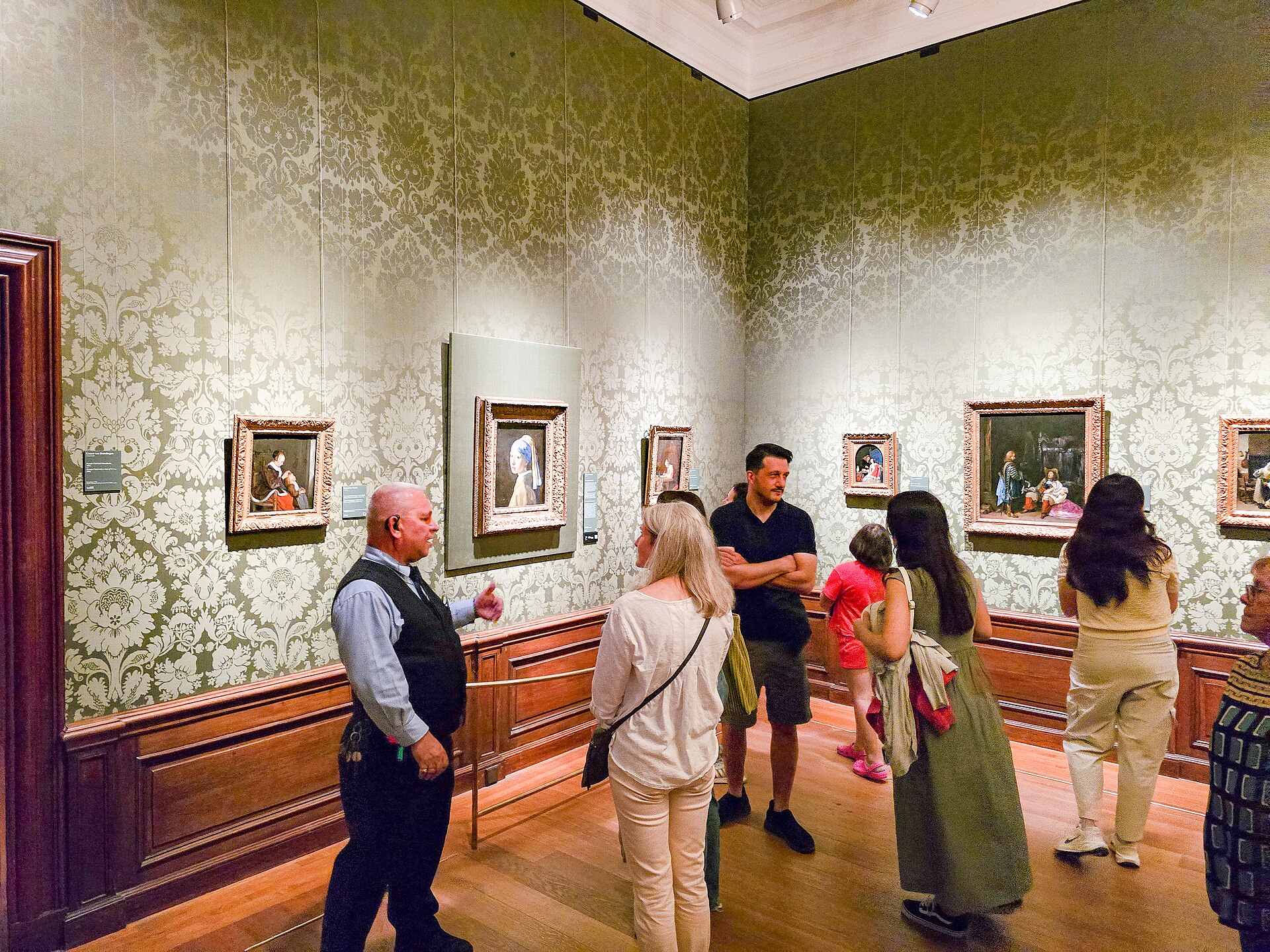 A picture gallery in the Mauritshuis