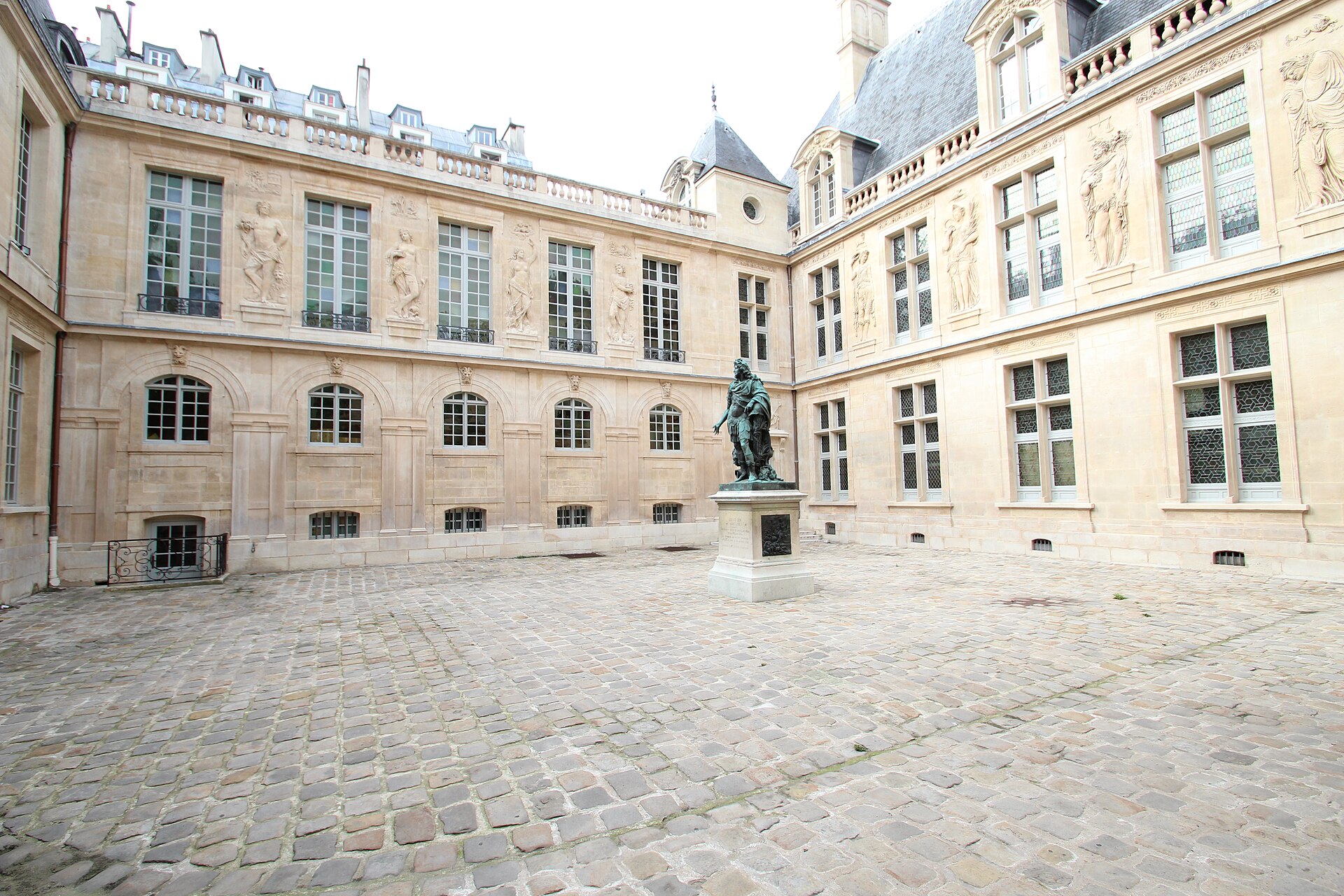 The Cour Louis XIV facade