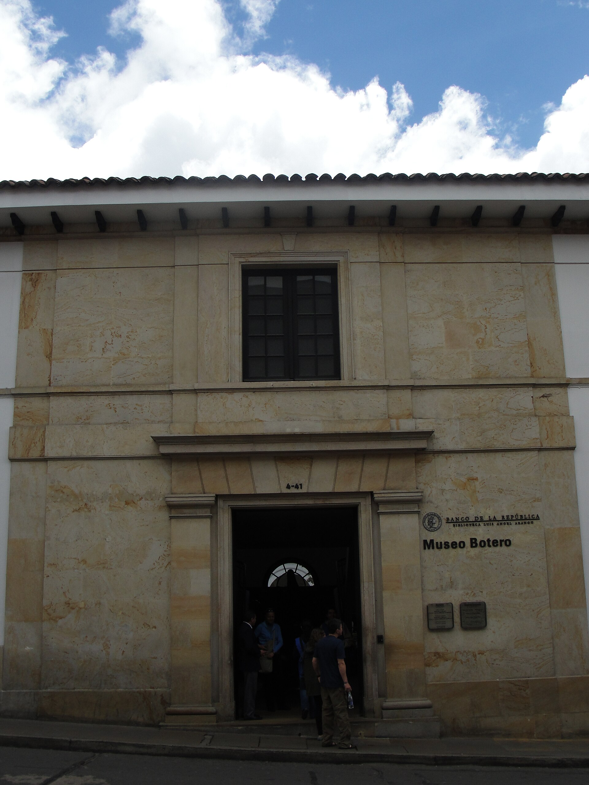 The colonial house on Calle 11 that holds the Museo Botero