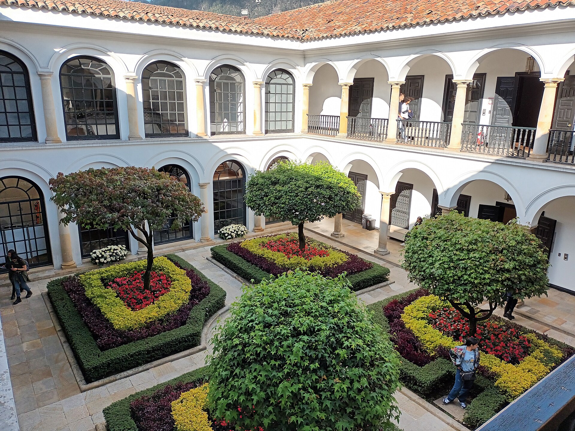 The central courtyard of the Museo Botero