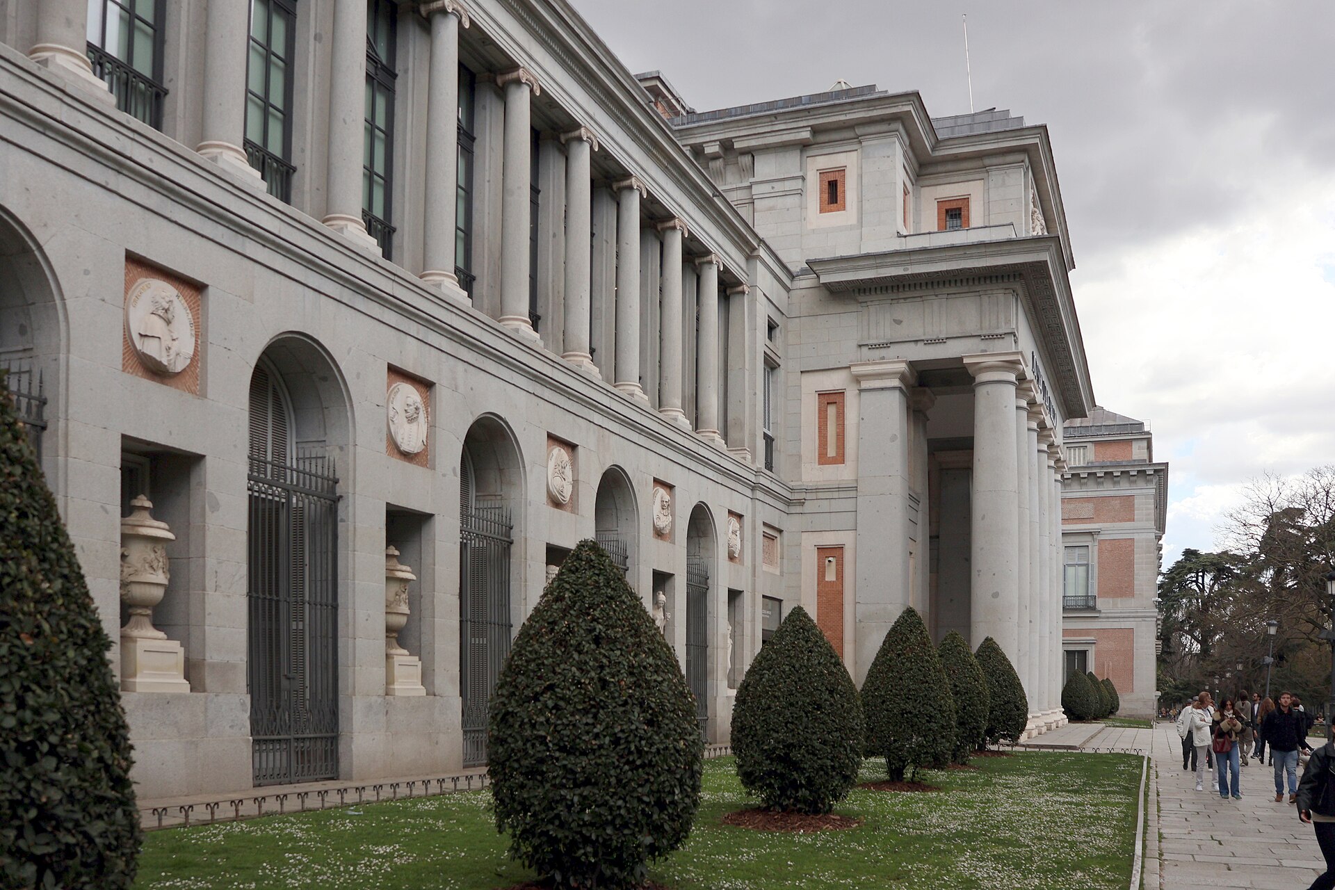 The west elevation along the Paseo del Prado