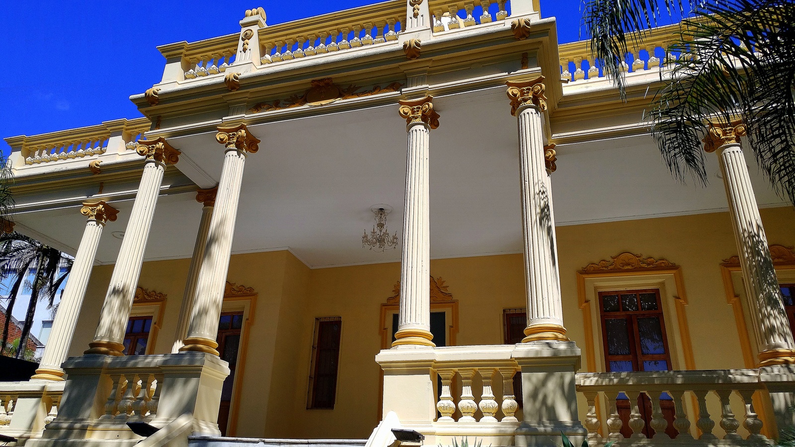 Colonnaded portico of the Museo Nacional de Bellas Artes