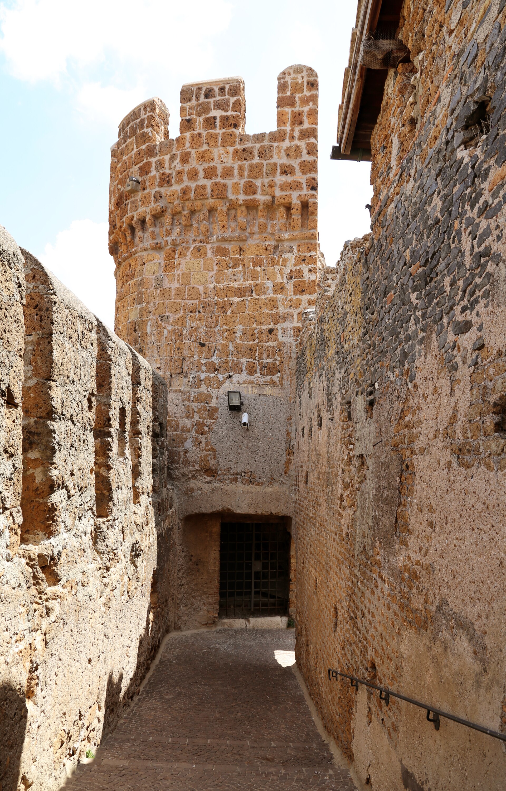 Castello Ruspoli, tower and gate