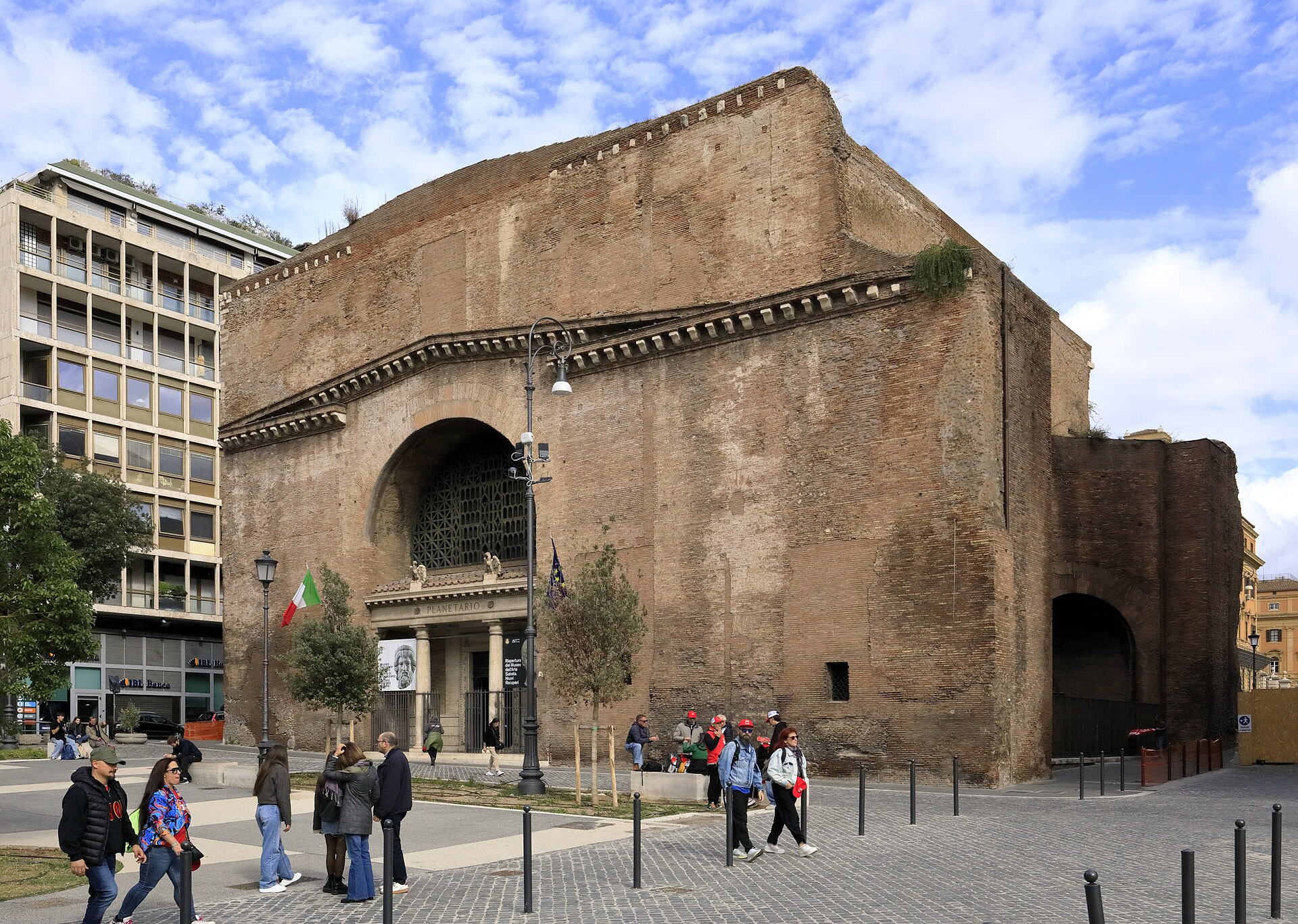 The brick exterior of the Octagonal Hall (Aula Ottagona) at the Baths of Diocletian, now home to the Museo dell'Arte Salvata