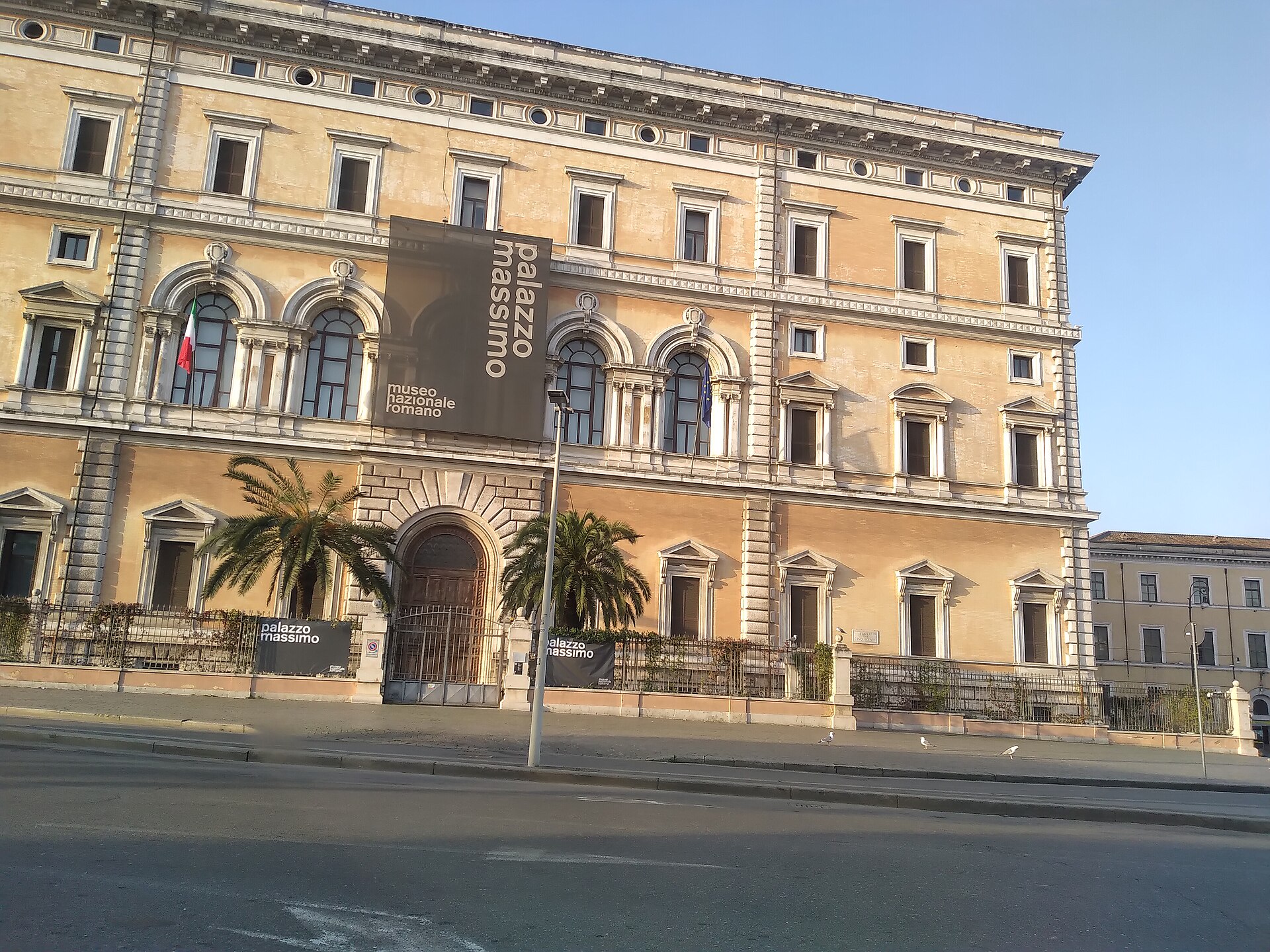 Palazzo Massimo, a wider view