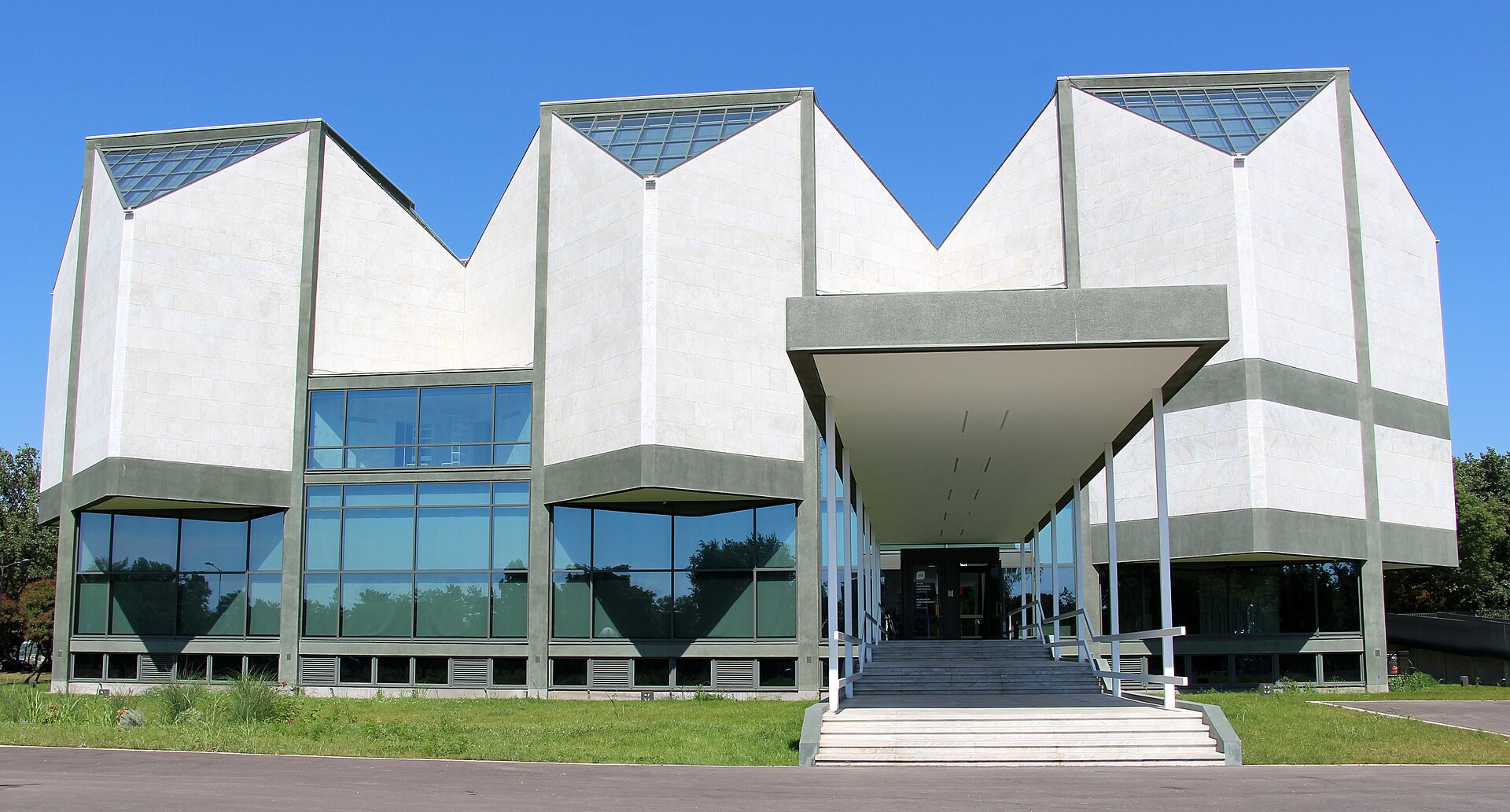 Museum of Contemporary Art, Belgrade, close view