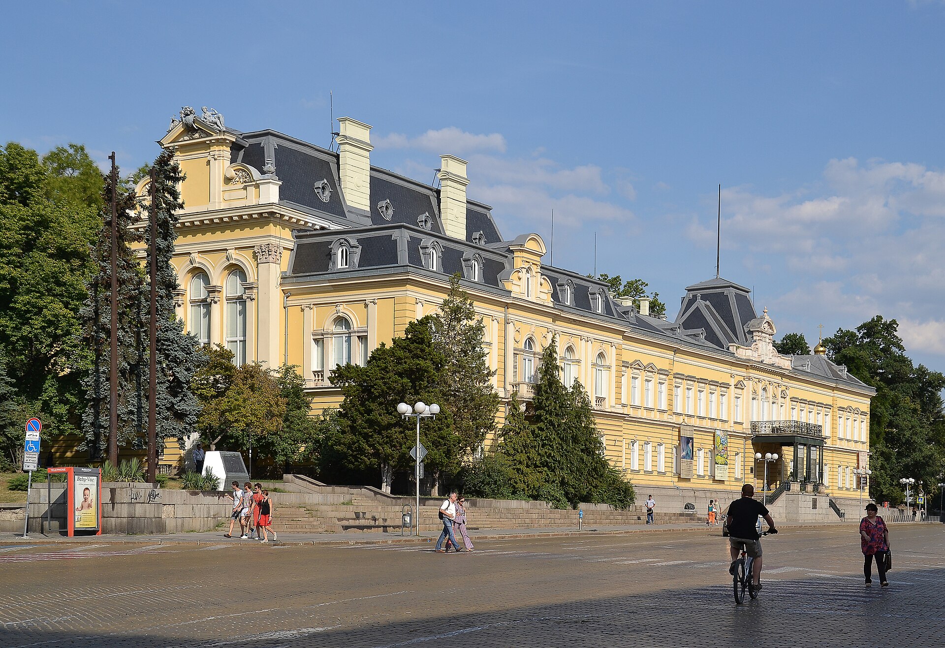 The National Art Gallery, in the former Royal Palace, Battenberg Square