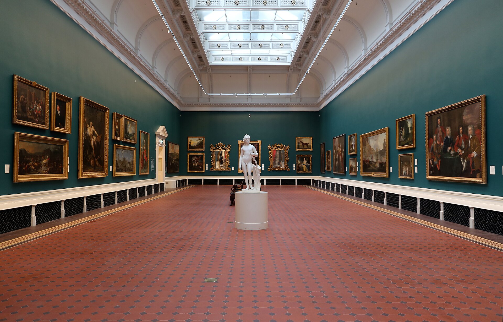 A long gallery in the historic wing